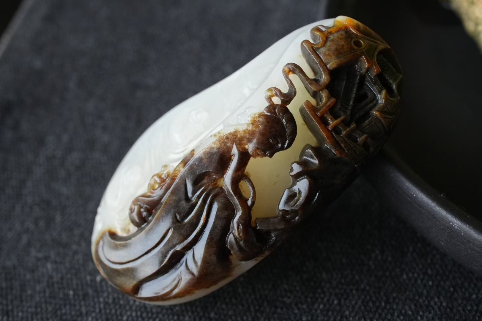 118469 和田玉籽料黑皮羊脂仙苑清輝掛件手把件