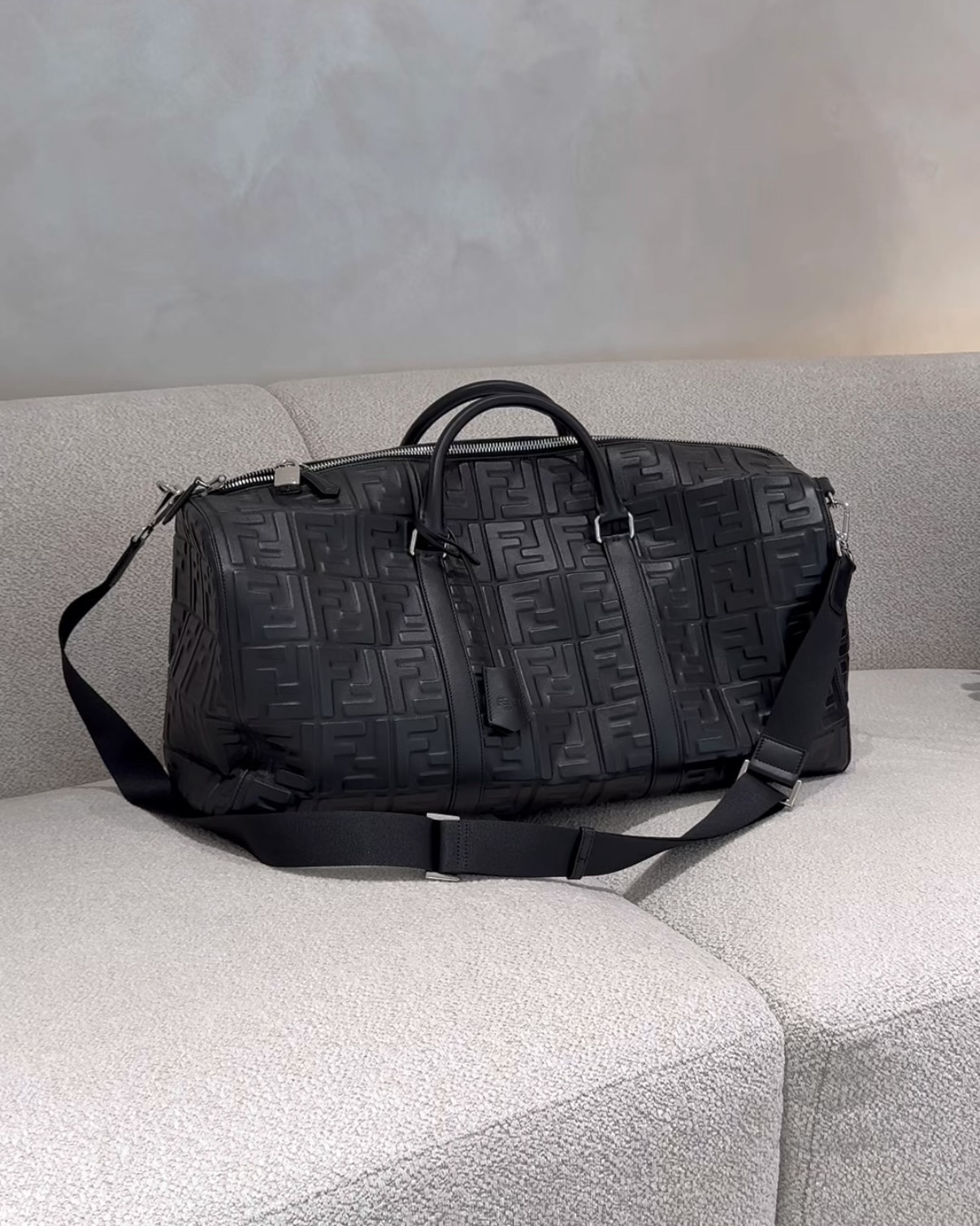 FENDI｜FF 浮雕旅行袋 黑色