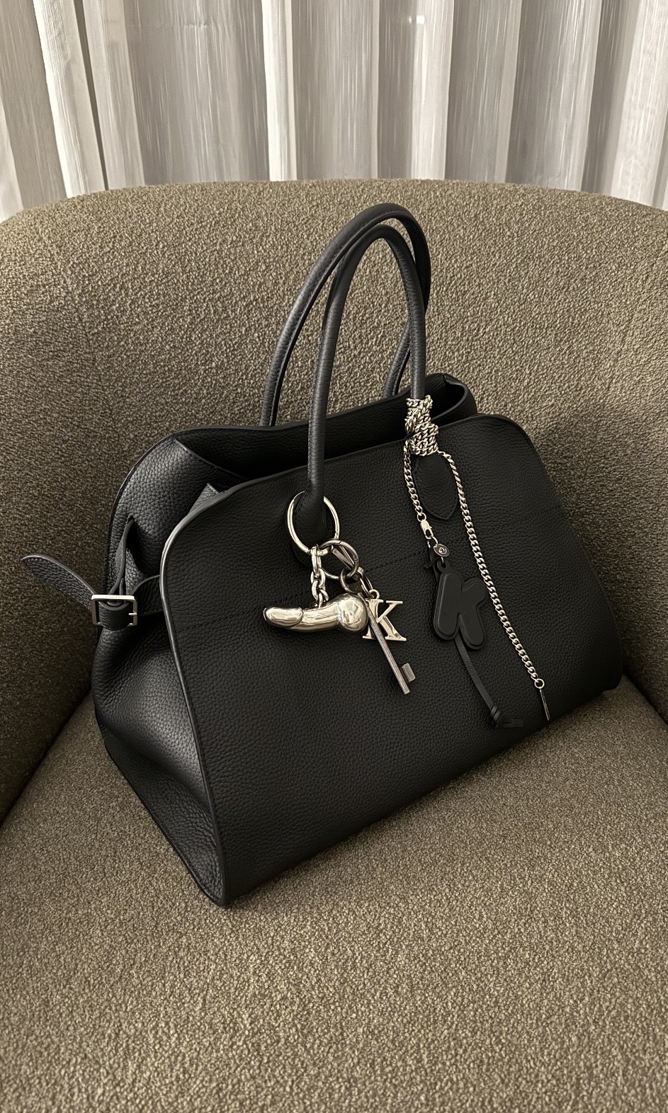 【2色入】The Row Soft Margaux 15 Bag in Leather