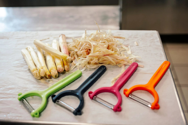 法國百年刀具品牌 NOGENT 削皮刀  顏色隨機