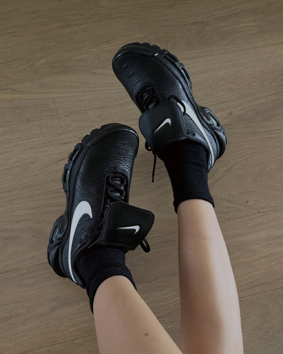 【預購】NIKE W AIR MAX PLUS TIEMPO 皮革翻蓋 黑色 HF0074001