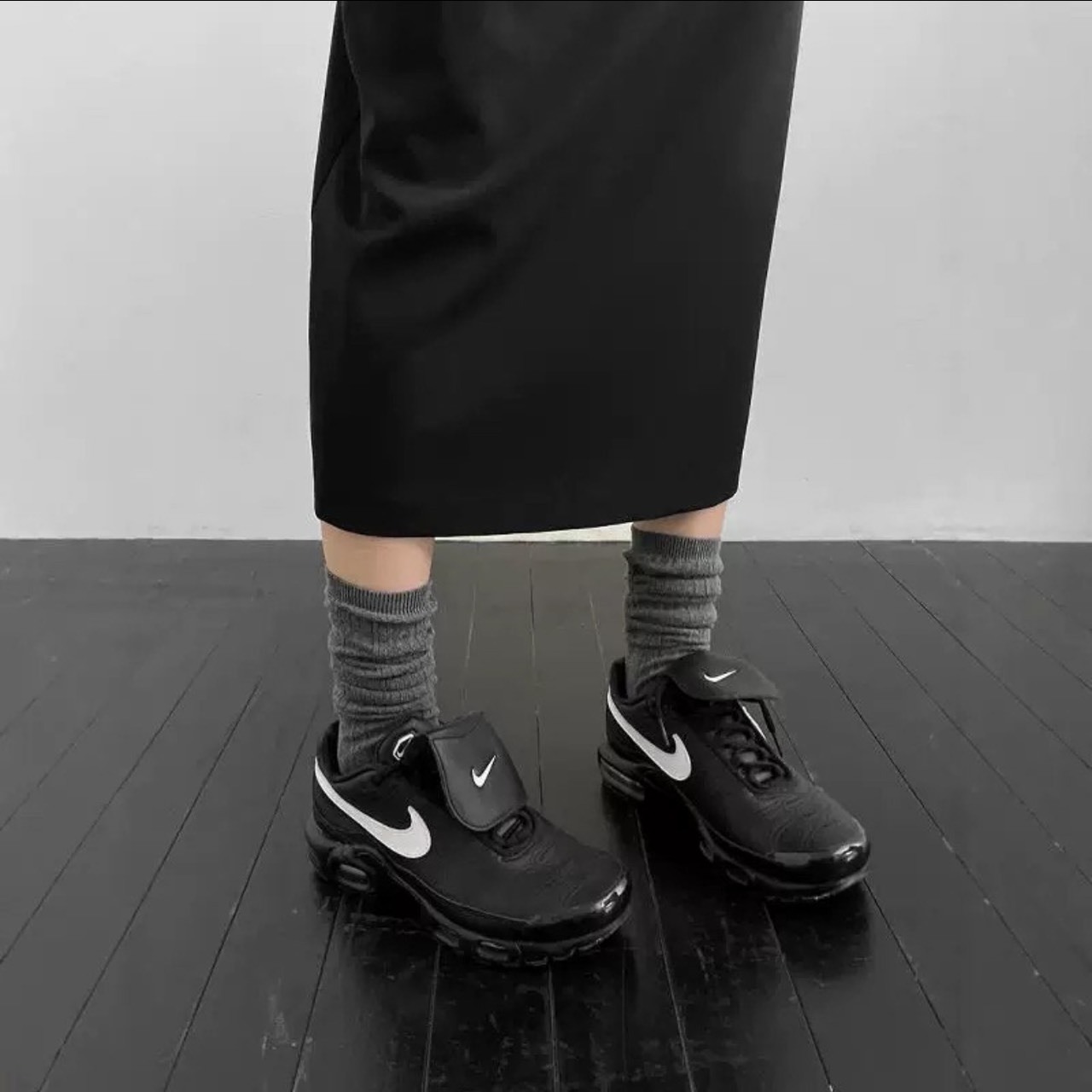 【預購】NIKE W AIR MAX PLUS TIEMPO 皮革翻蓋 黑色 HF0074001