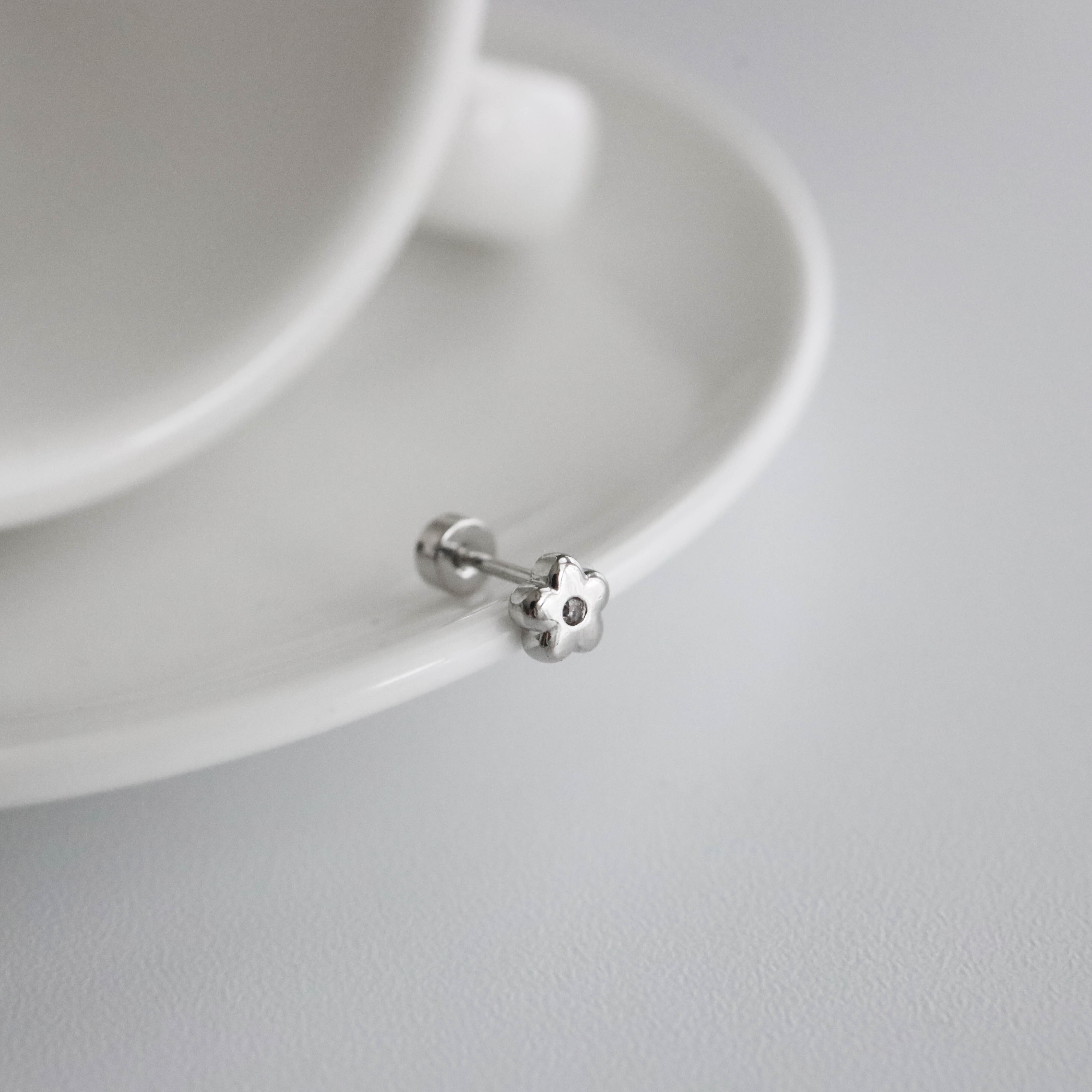 不怕水立體小花耳針式鎖珠耳環（單個販售）