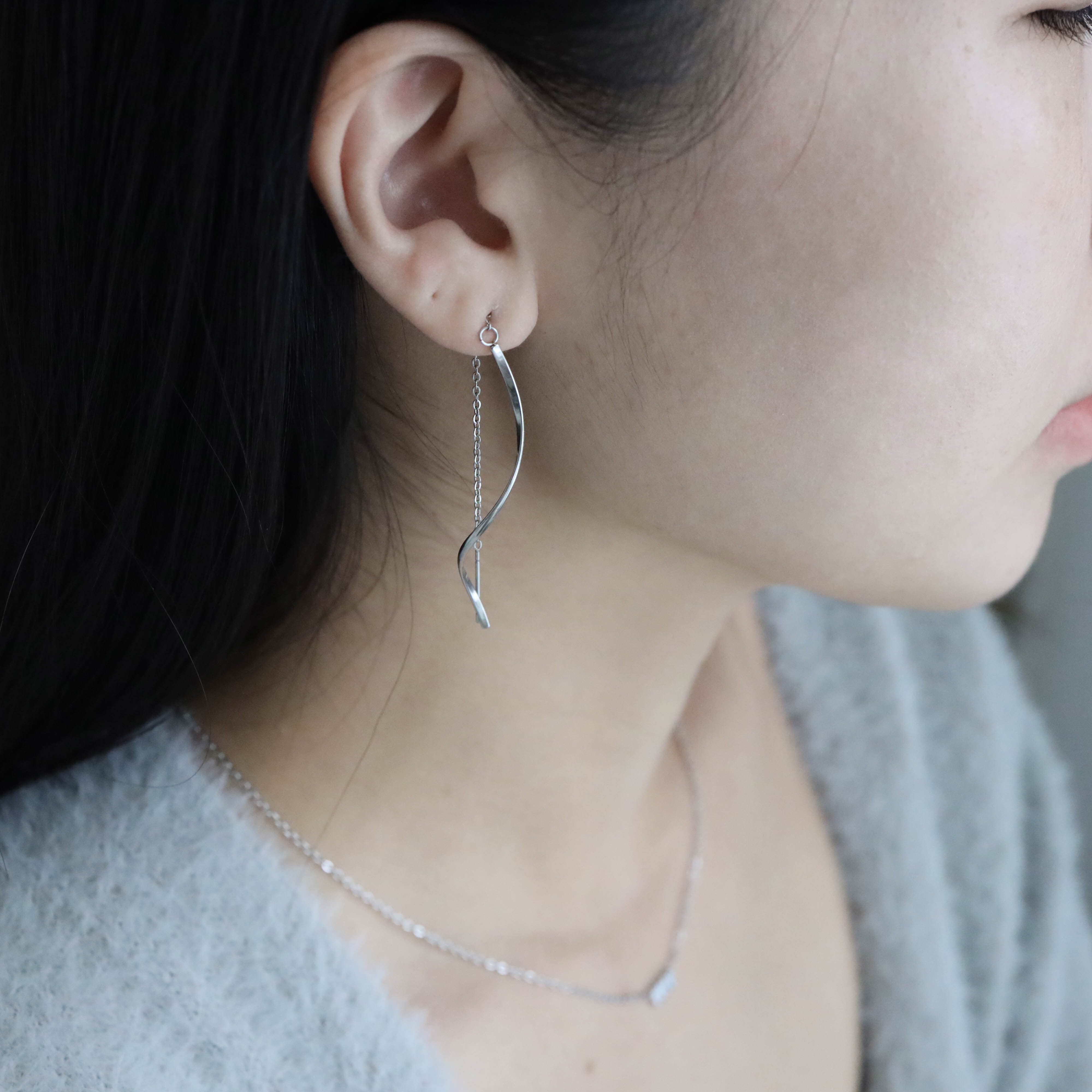 不怕水長波浪垂墜耳針式耳環