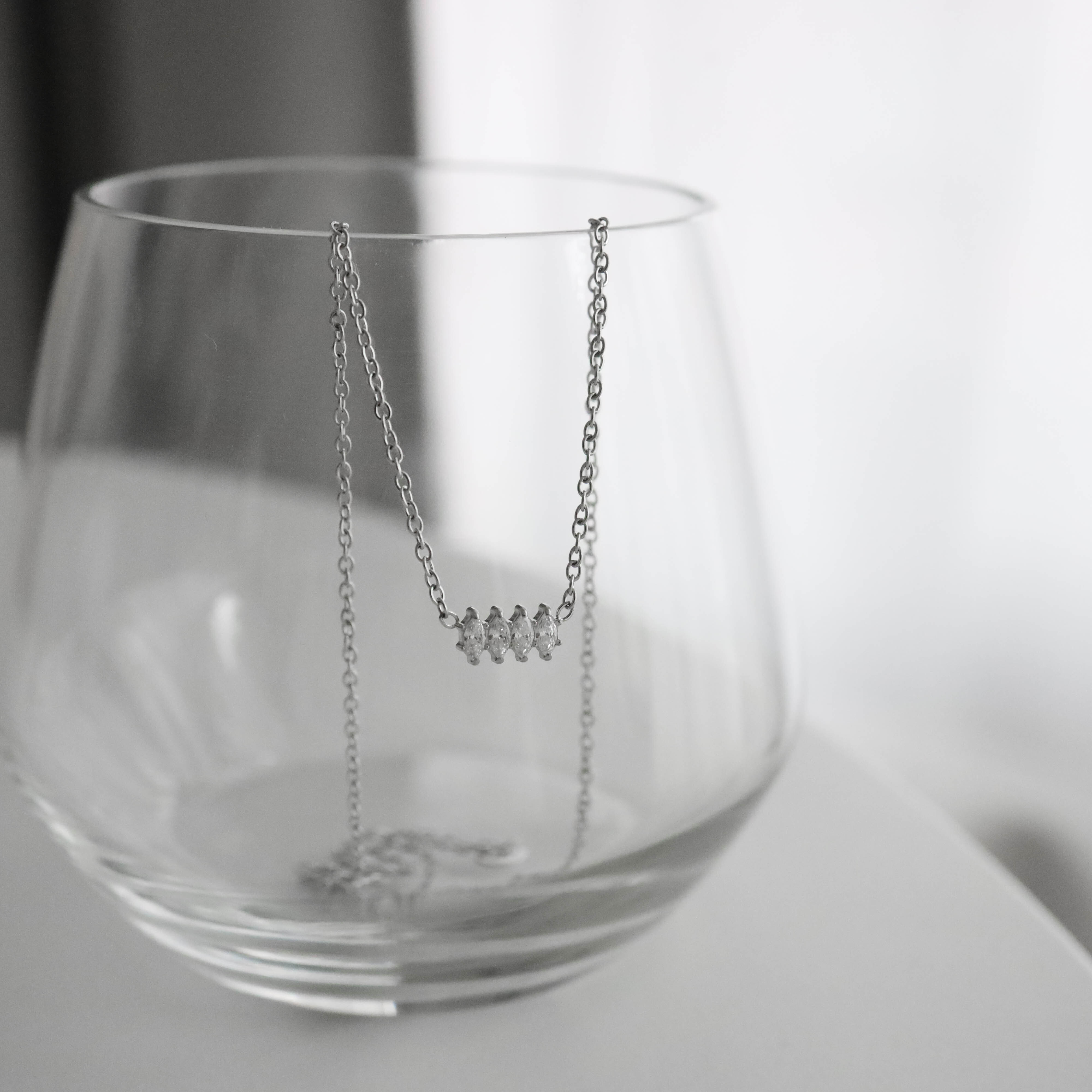 不怕水四顆小鑽項鍊