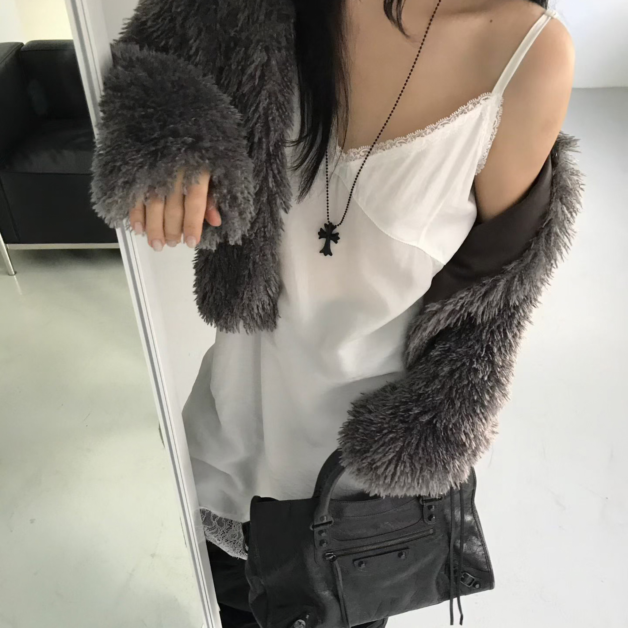 J18 下擺蕾絲細肩緞料洋(白)