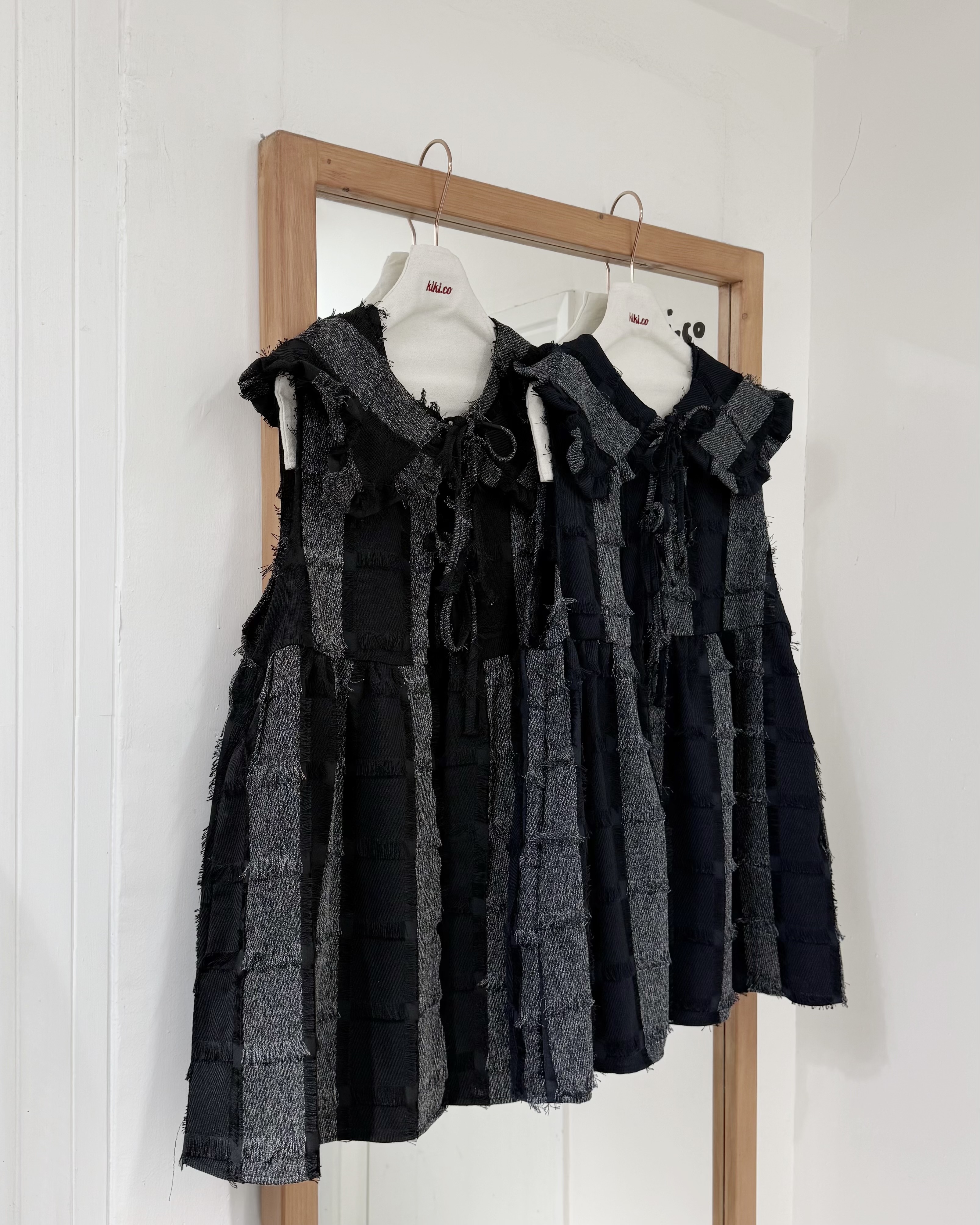 流蘇娃領大格背心外搭