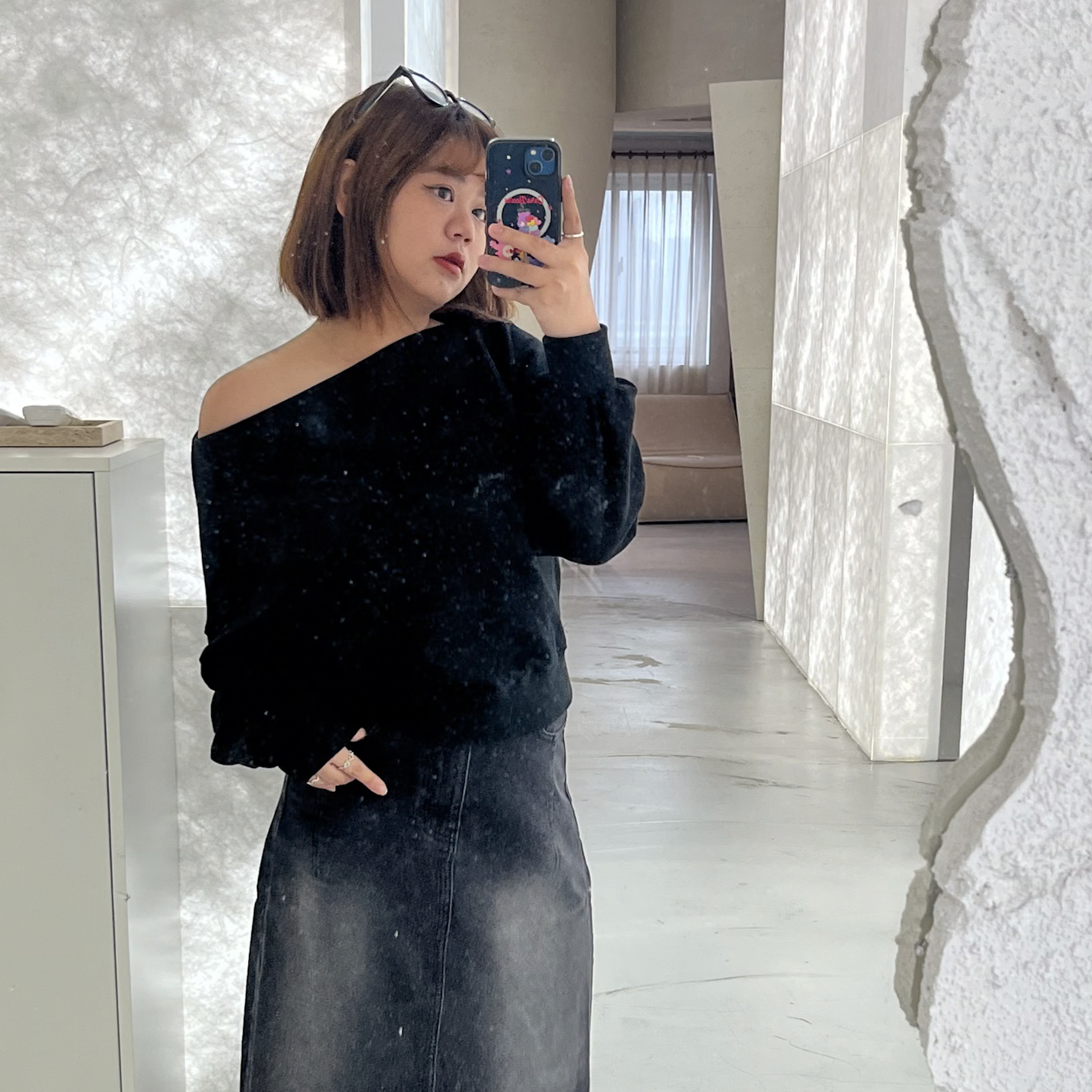 J23 不對稱斜肩大學T(白/黑)