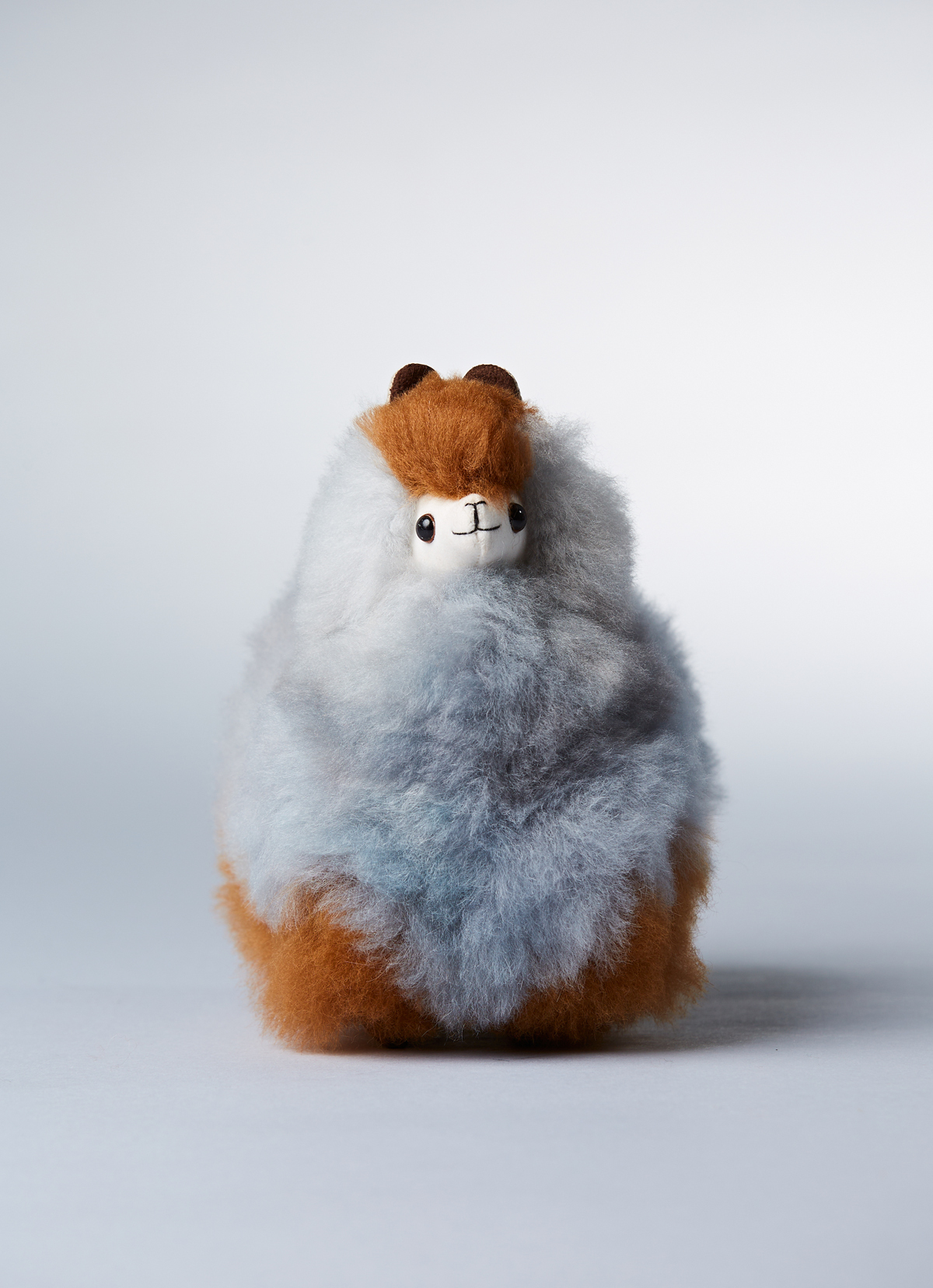 【秘魯國家館】ST.MALO 秘魯工匠手工原生羊駝毛仿真羊駝家飾娃娃-18CM-2158UH-蕎麥芝麻