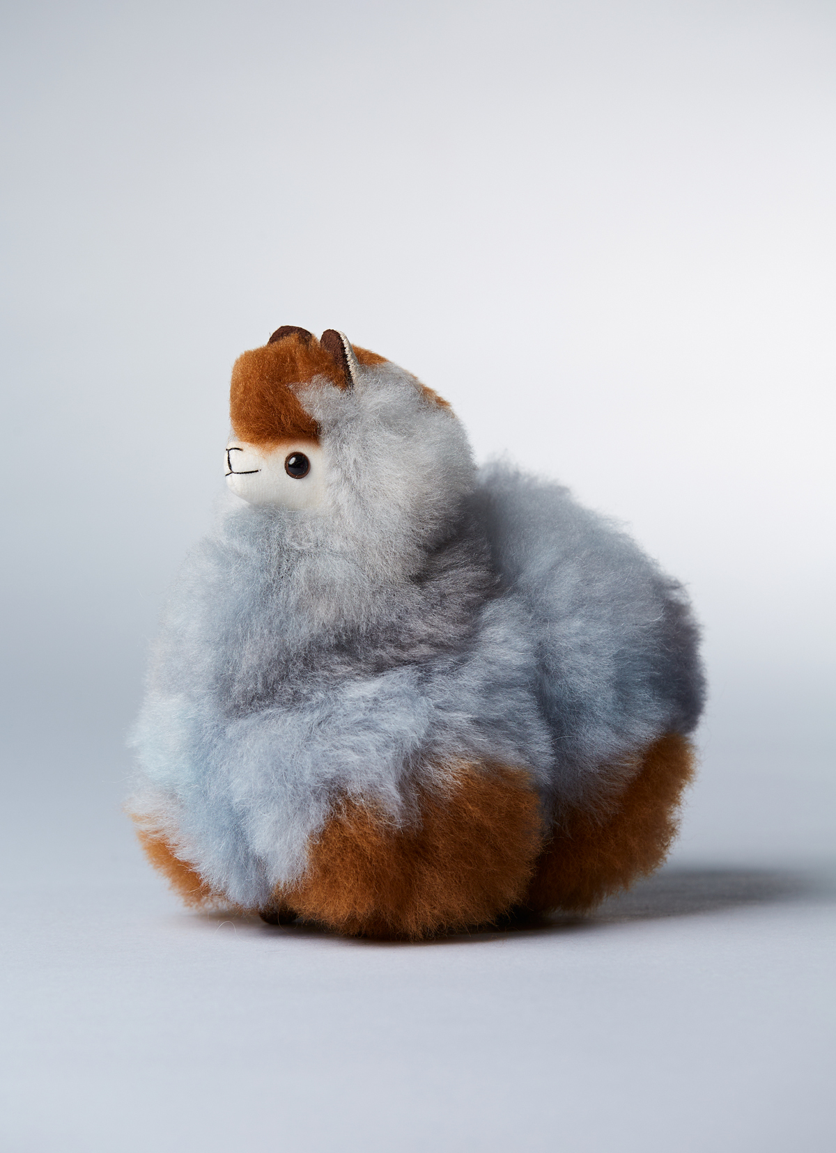 【秘魯國家館】ST.MALO 秘魯工匠手工原生羊駝毛仿真羊駝家飾娃娃-18CM-2158UH-蕎麥芝麻