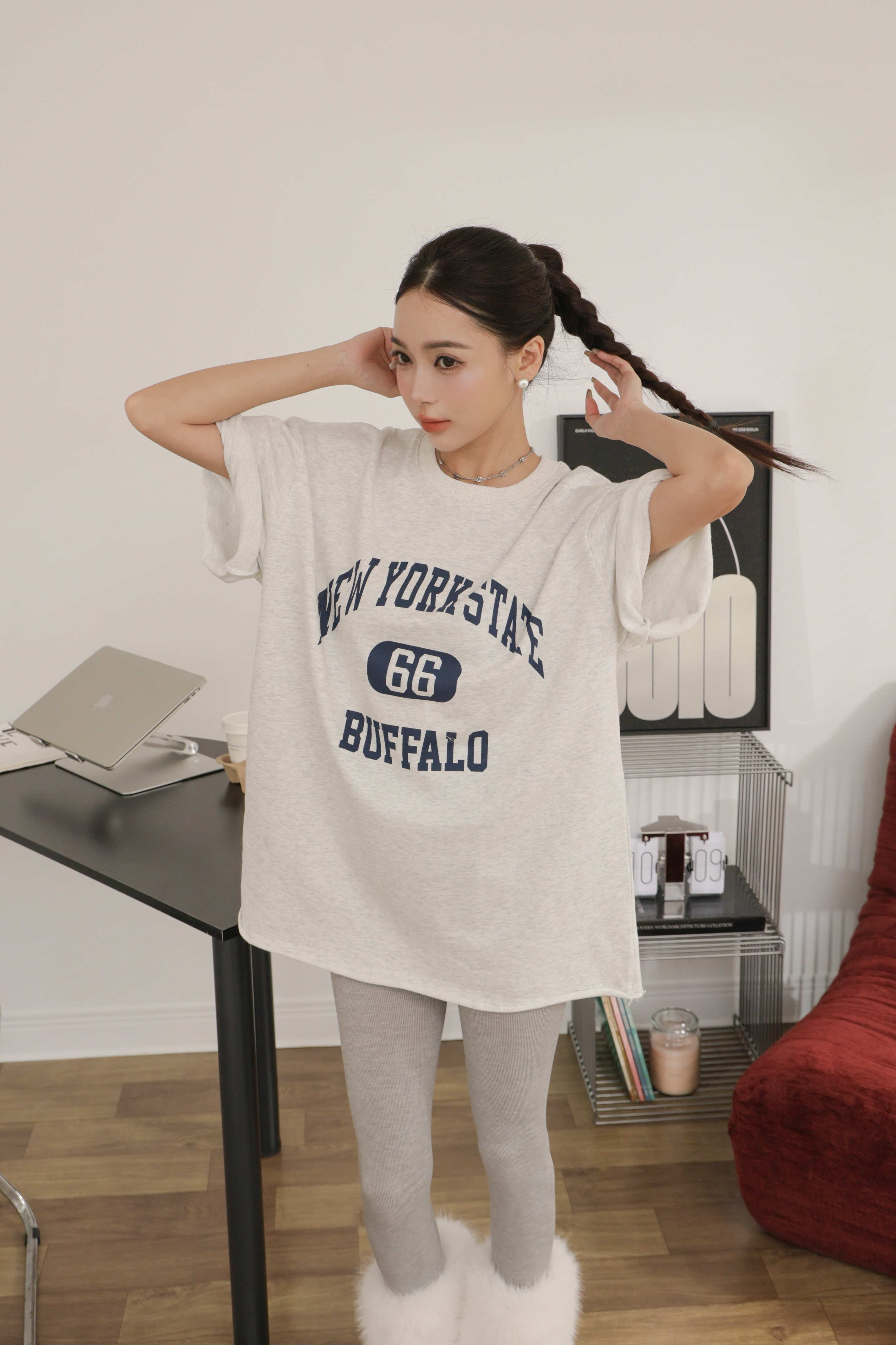 （現貨）不修邊寬鬆字母上衣 L18