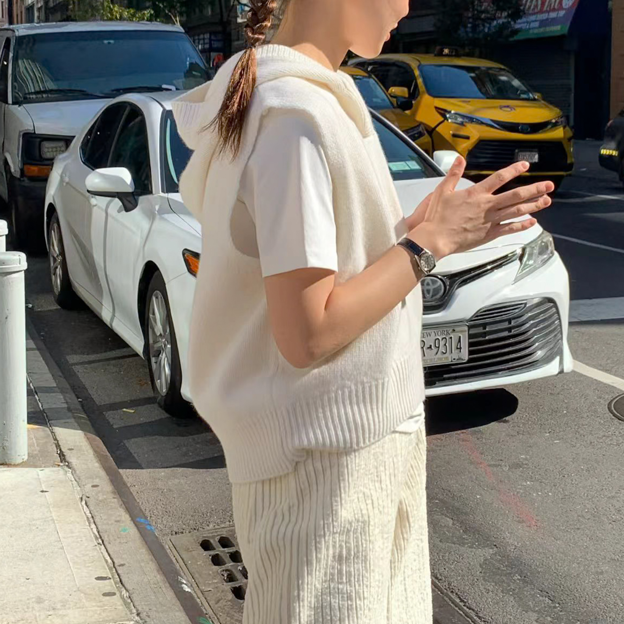 J24 隨便搭都俏皮可愛的連帽羊毛背心(白)