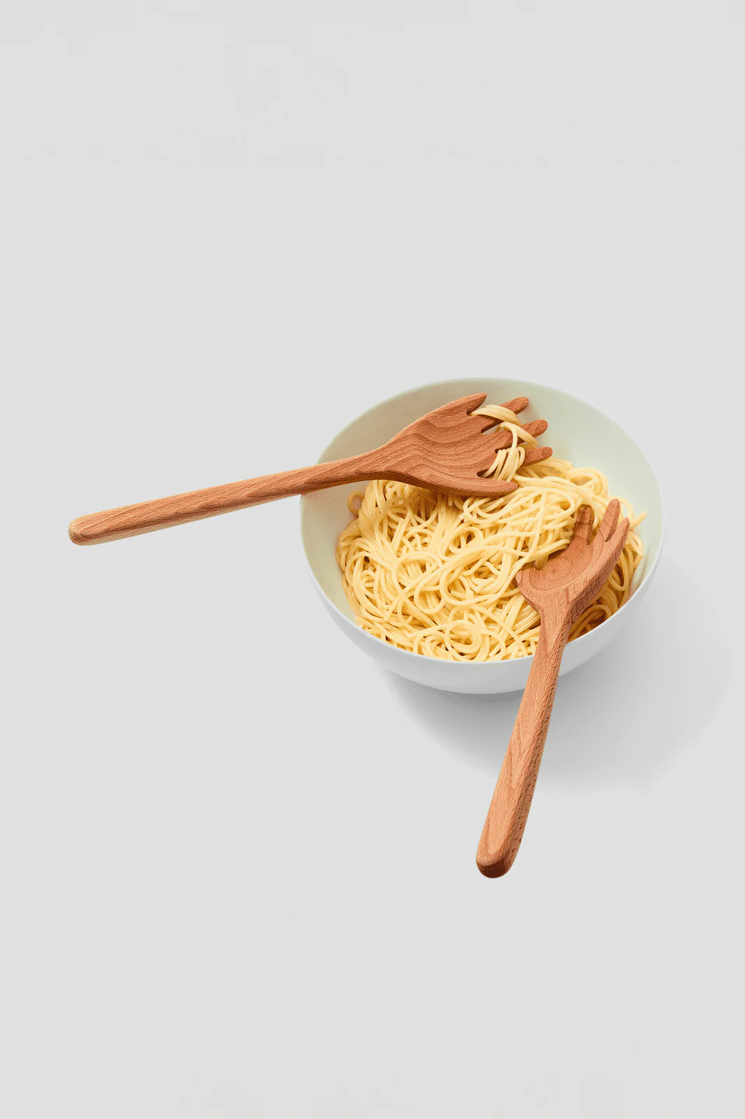 Serving Friends 叉子組,流暢的小手形狀,讓這款餐具搖身一變就變成餐桌上的氣氛擔當。