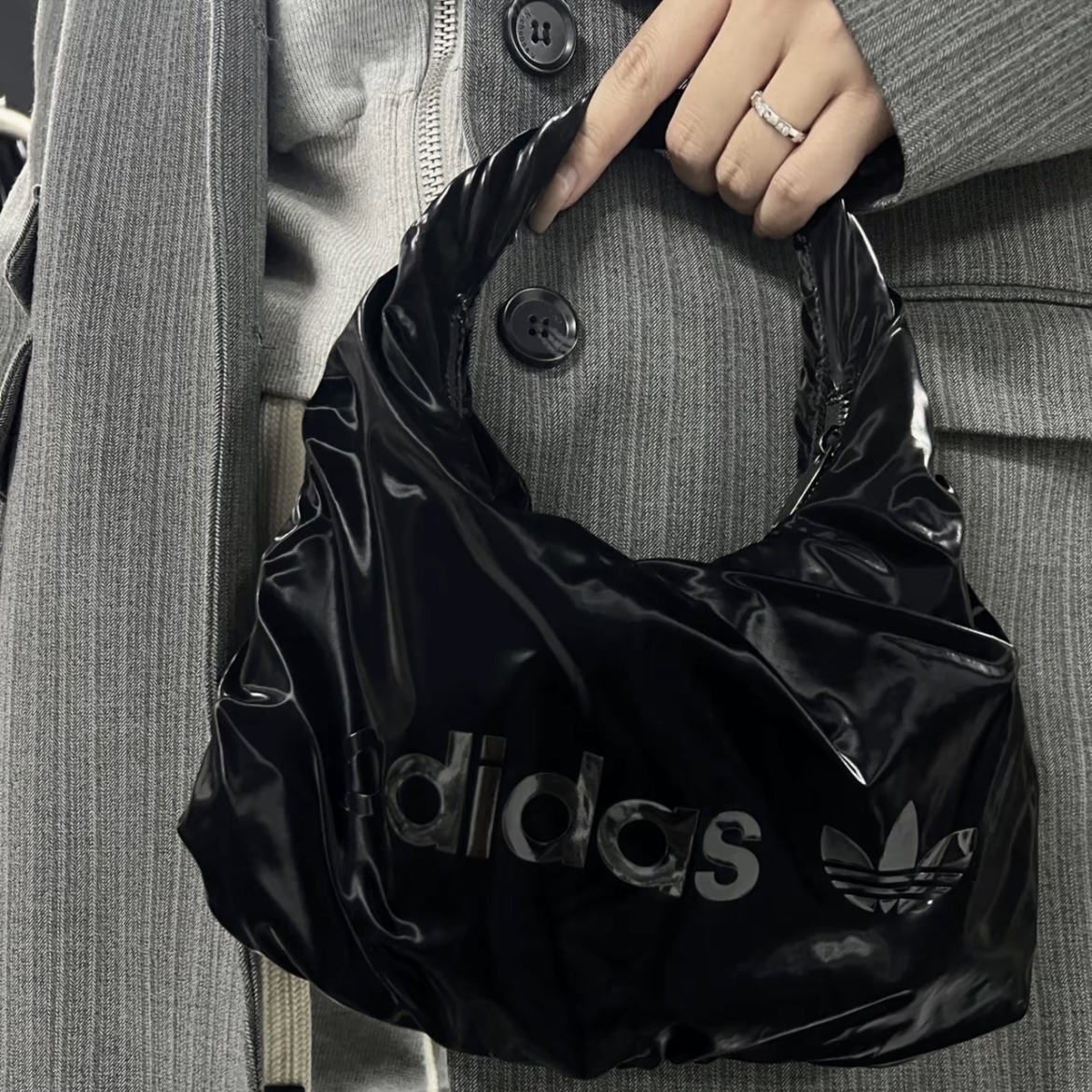 ADIDAS ORIGINALS 黑色 雲朵 腋下包 迷你 單肩包 休閒穿搭 HK0154