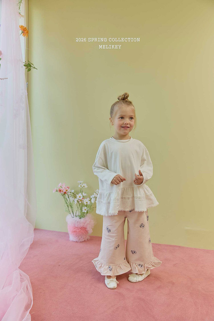 正韓春Melikey 蕾絲小花上衣