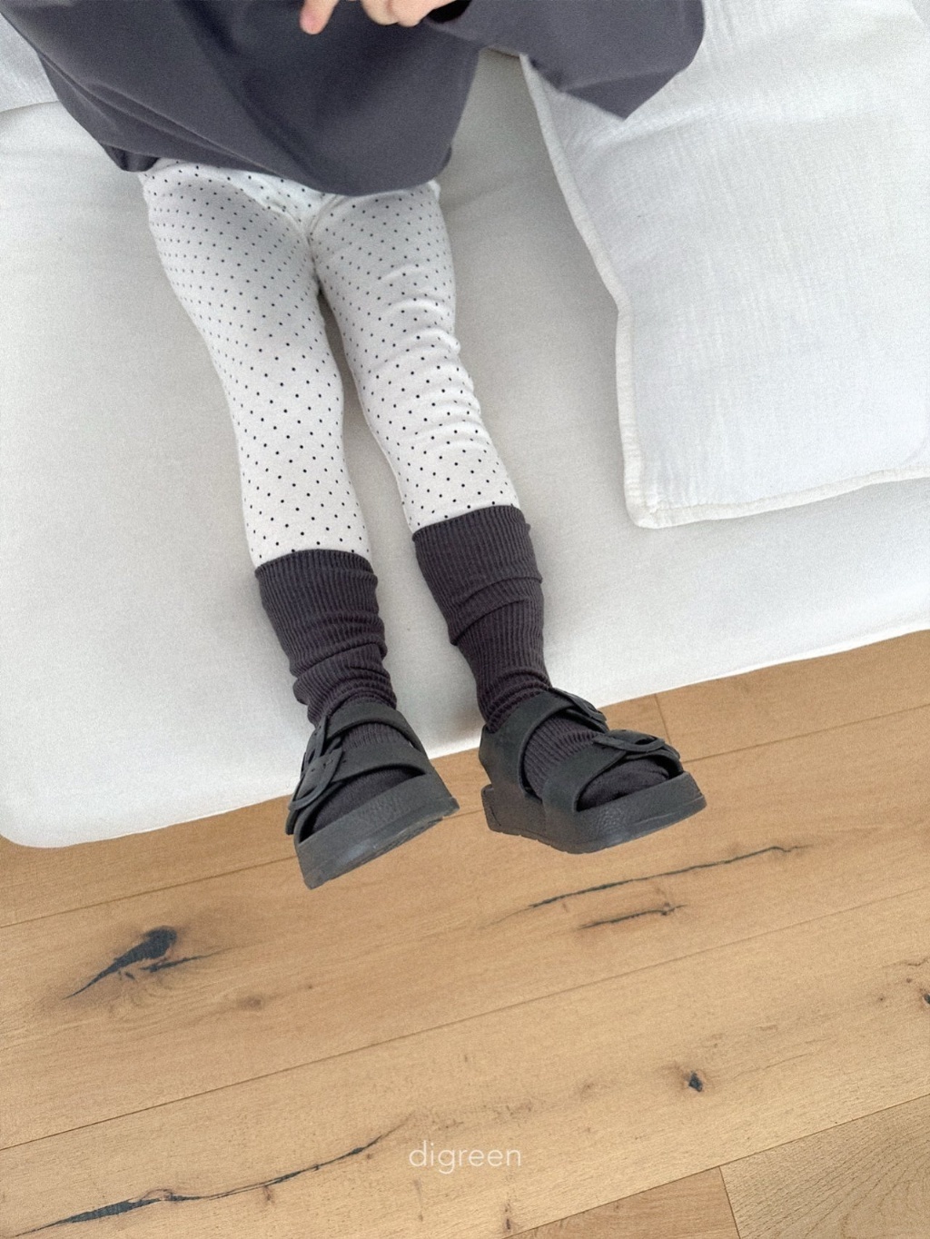 正韓春Digreenkids 兩色點點內搭褲