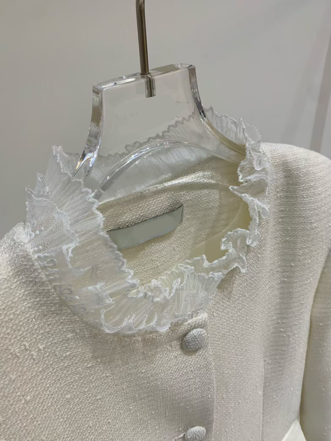 雲朵白蕾絲手袖蕾絲拼接圓領排釦外套