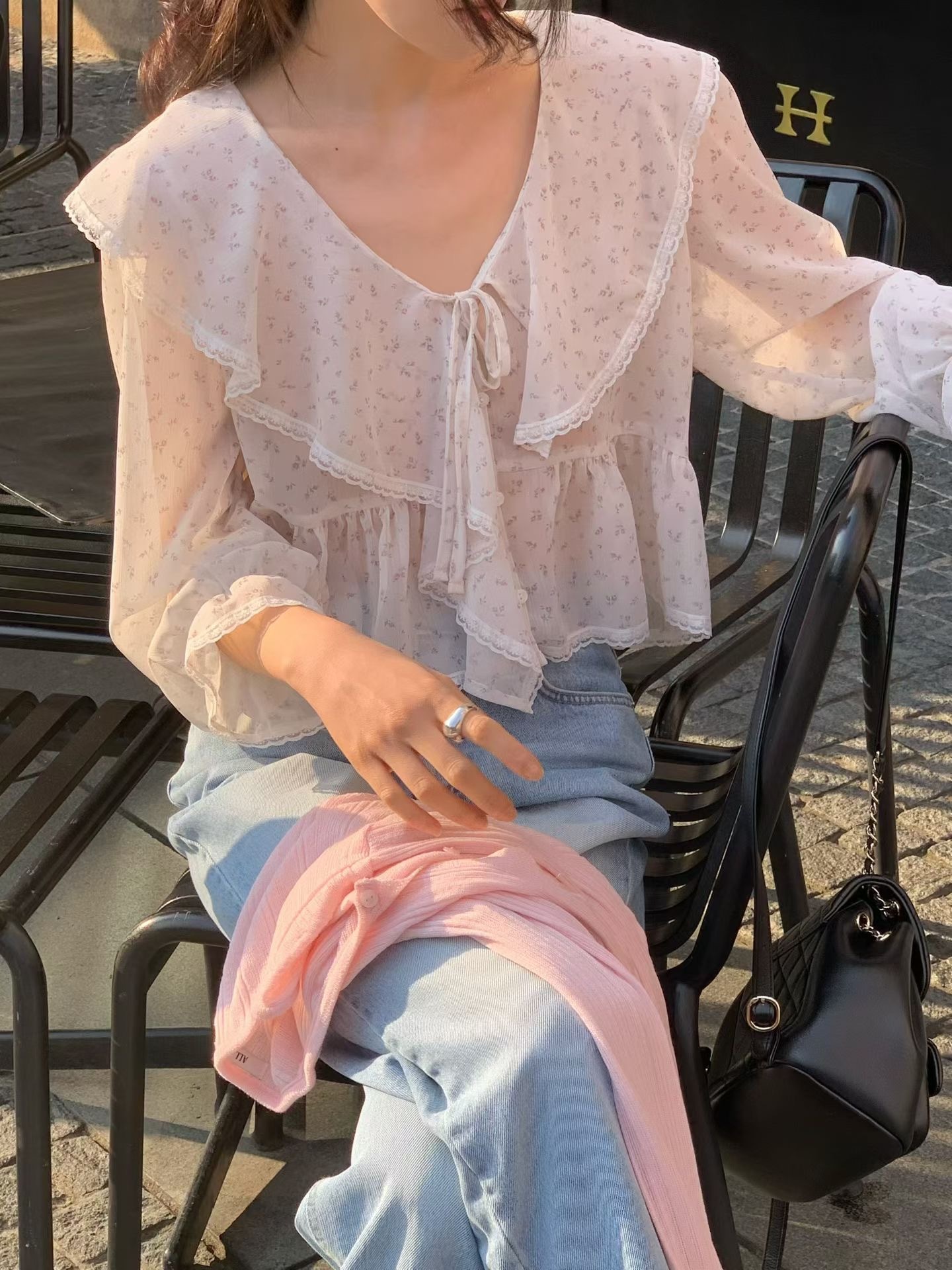 Little floral print sailor collar blouse