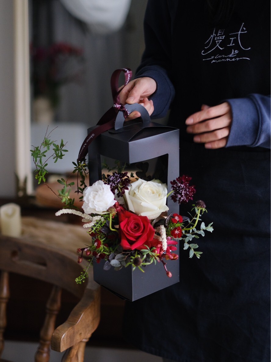 我們很合｜黑色小提盒花