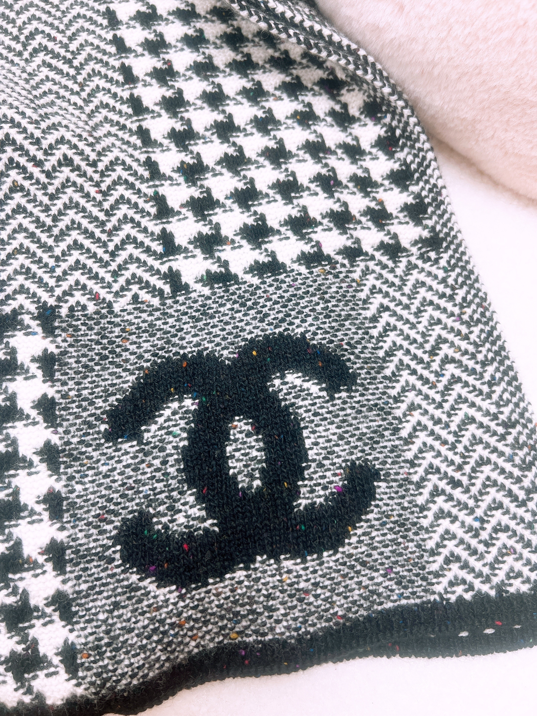 Chanel scarf black/white 22k