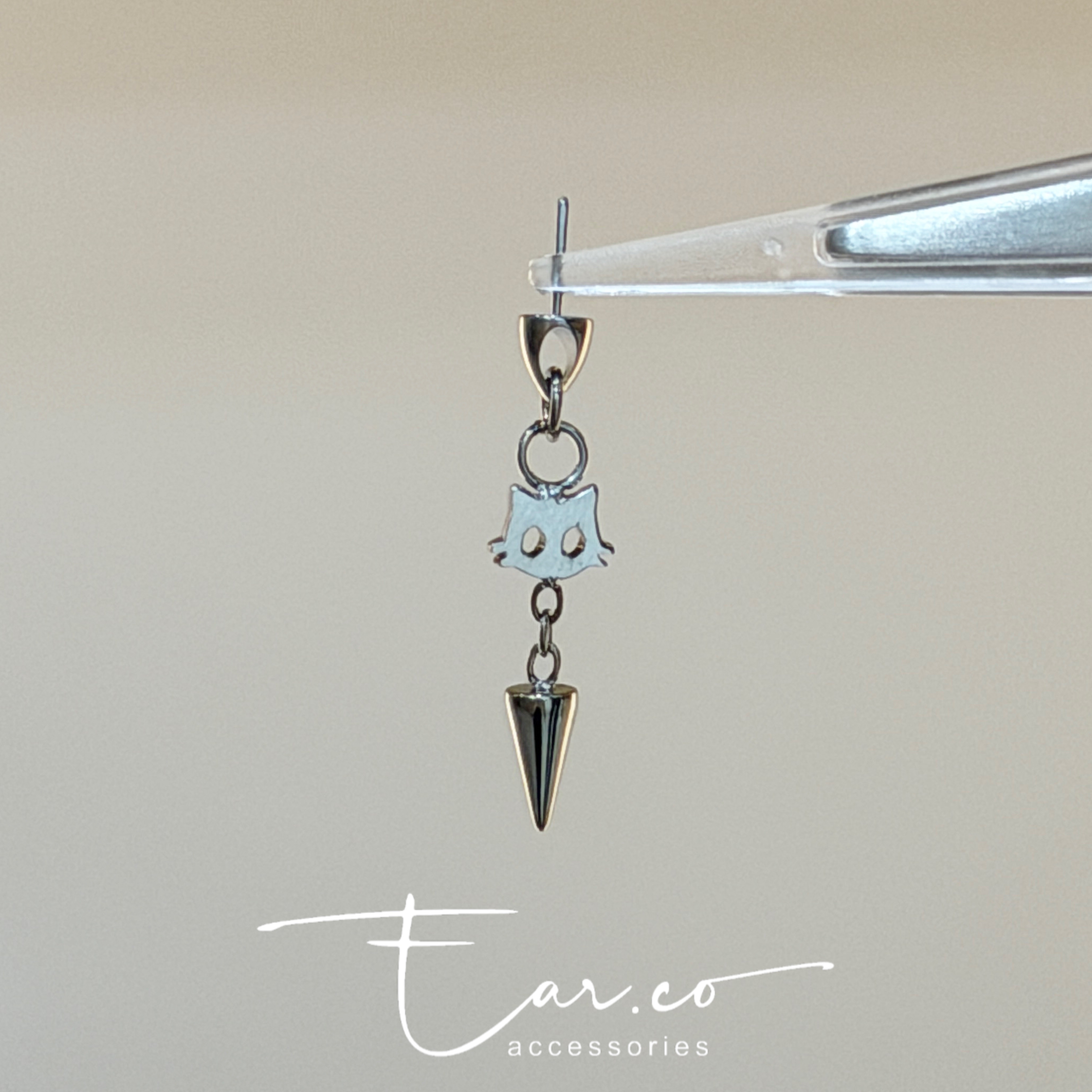 Vertical貓咪垂釣小尖錐平頭耳門/耳珠/耳骨釘 [G23 Titanium]