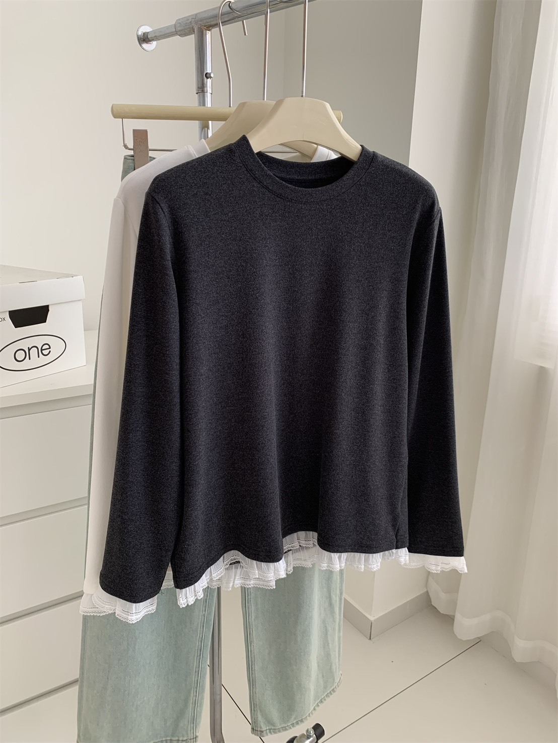 No.1643 磨毛拼接蕾絲打底衫