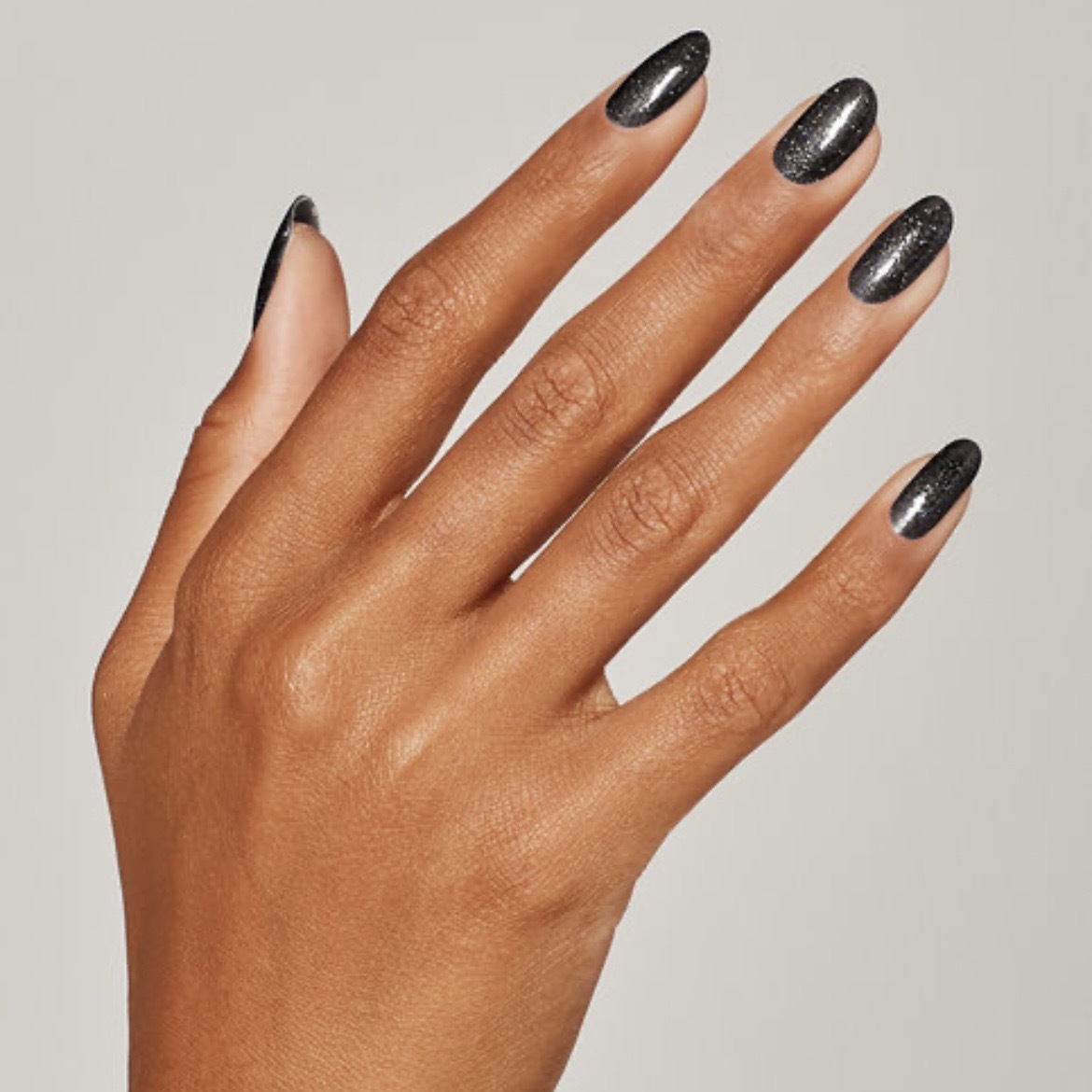 OPI 甲油 - Heart and Coal HRM47