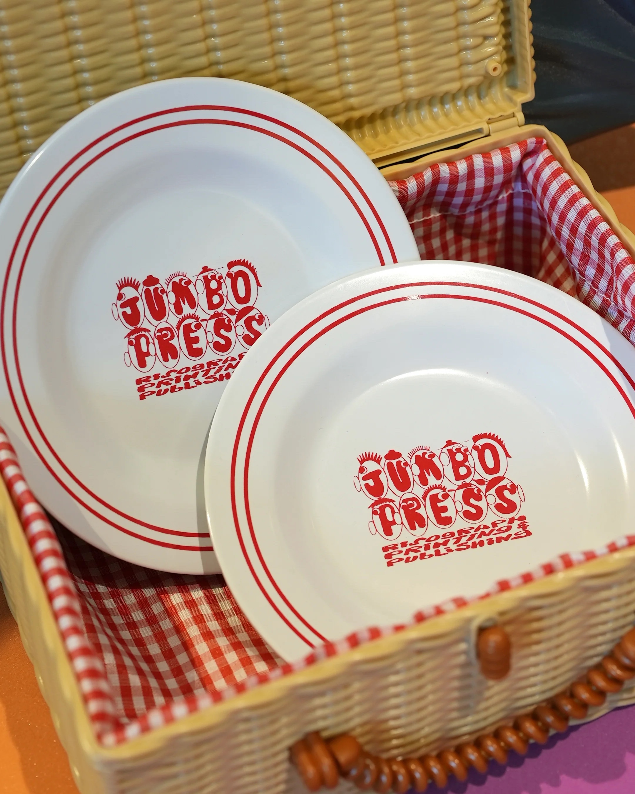 Jumbo Plates - 紅色毛毛蟲小盤子