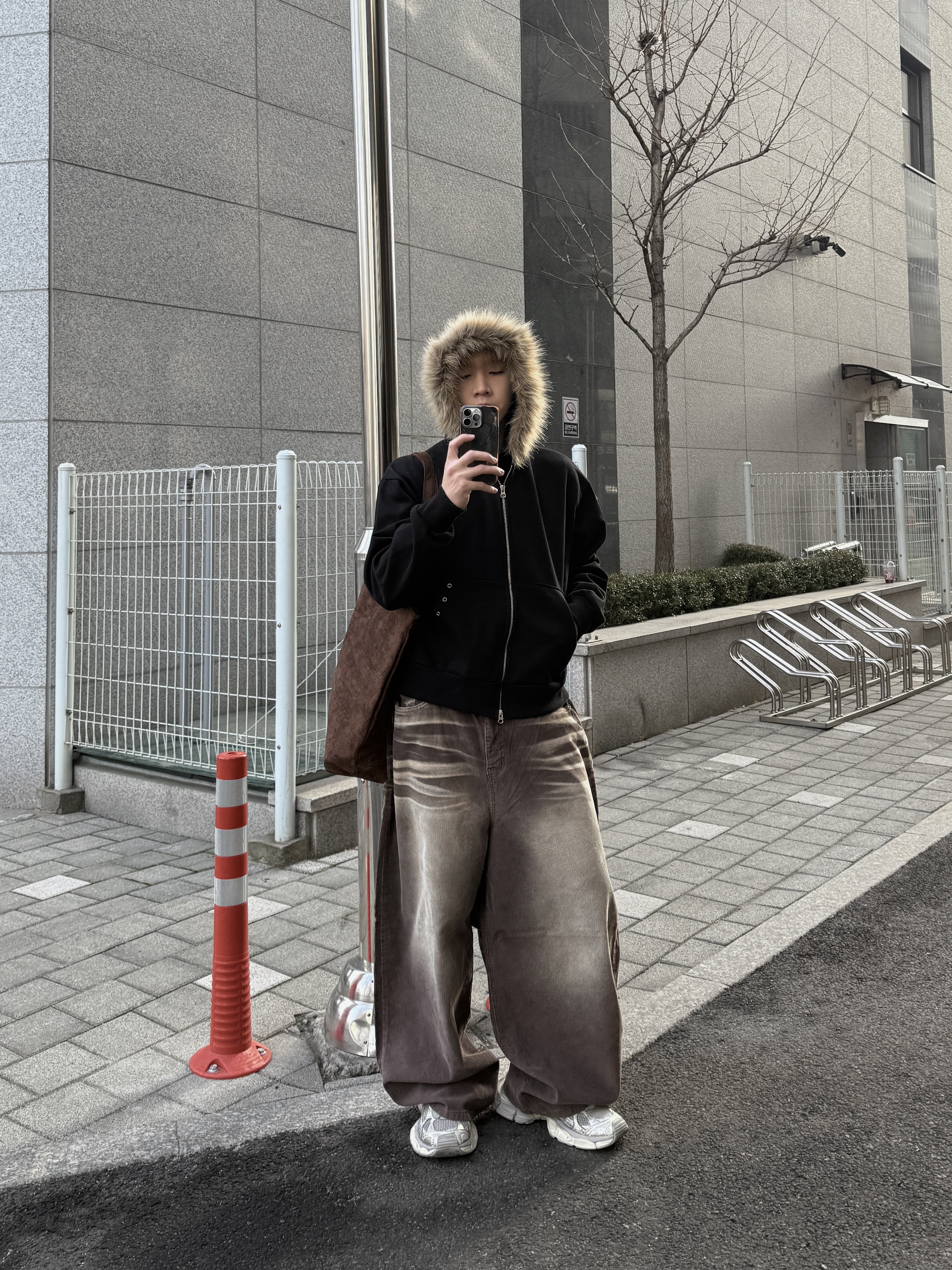 燈芯絨 弧形剪裁 漸層水洗寬鬆牛仔褲（現貨）