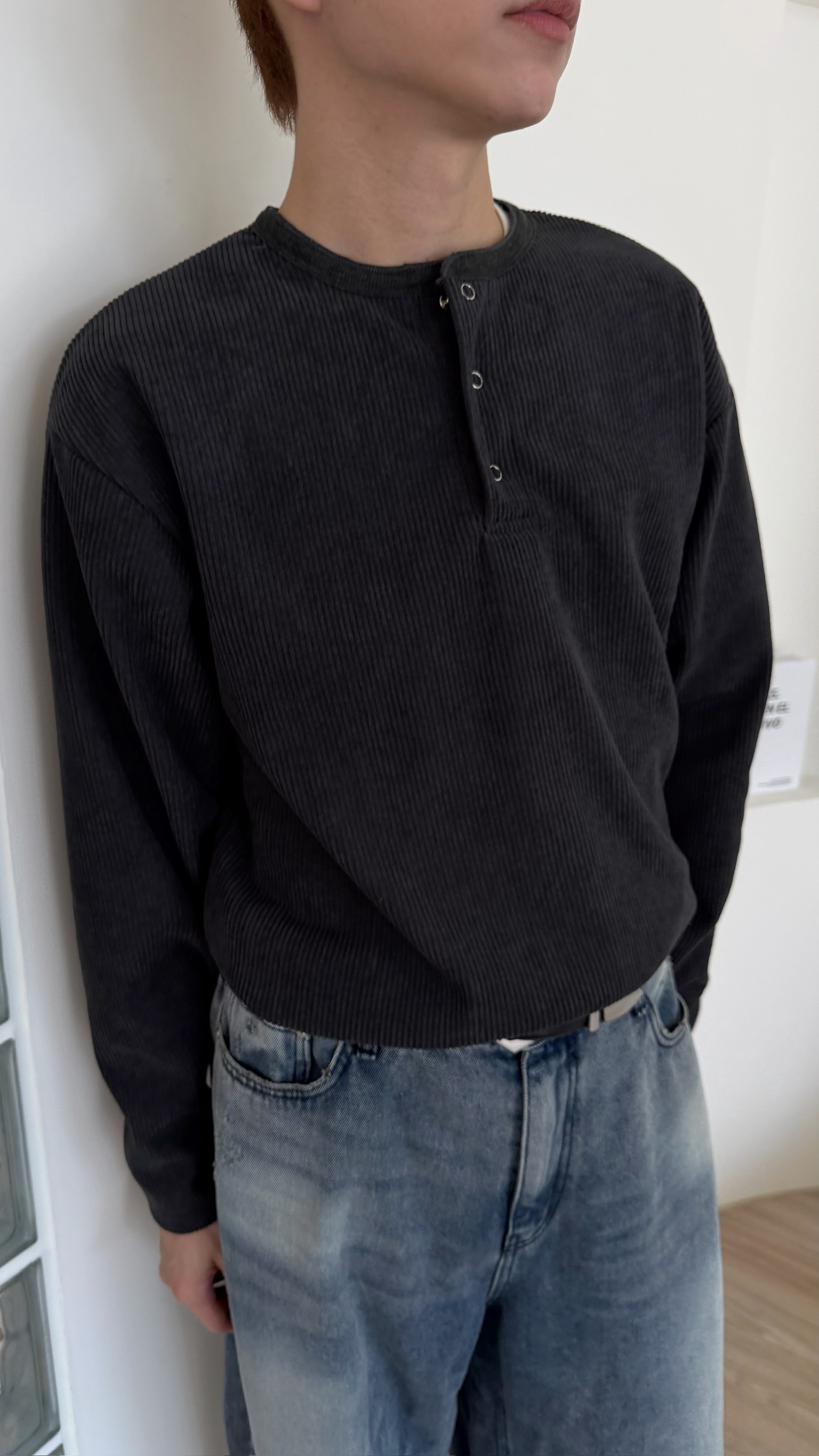 絨面坑紋圓領上衣