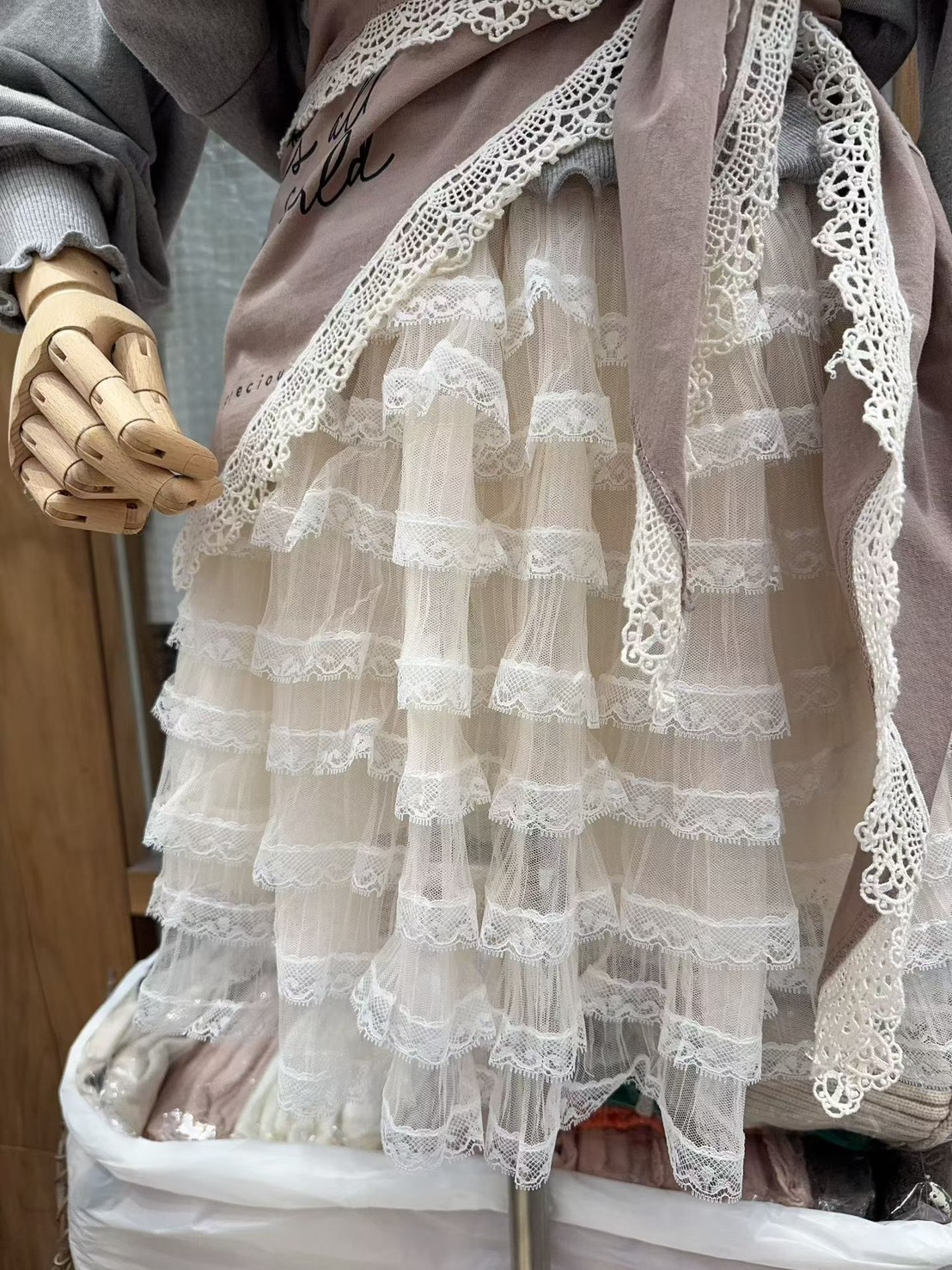 層蕾絲波浪短裙