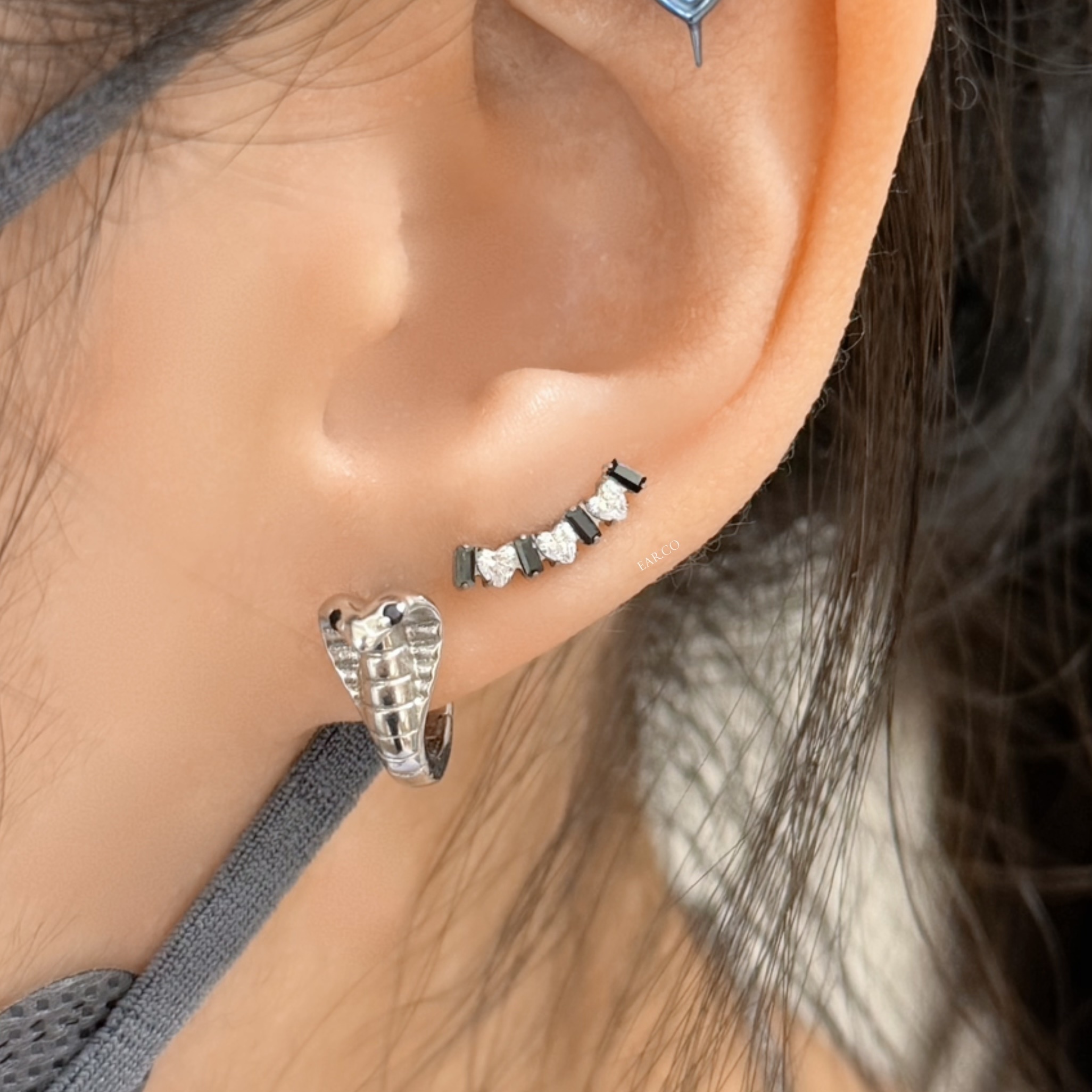 迷你心形拼長方鋯石小弧形平頭耳門/耳珠/耳骨釘 [G23 Titanium]