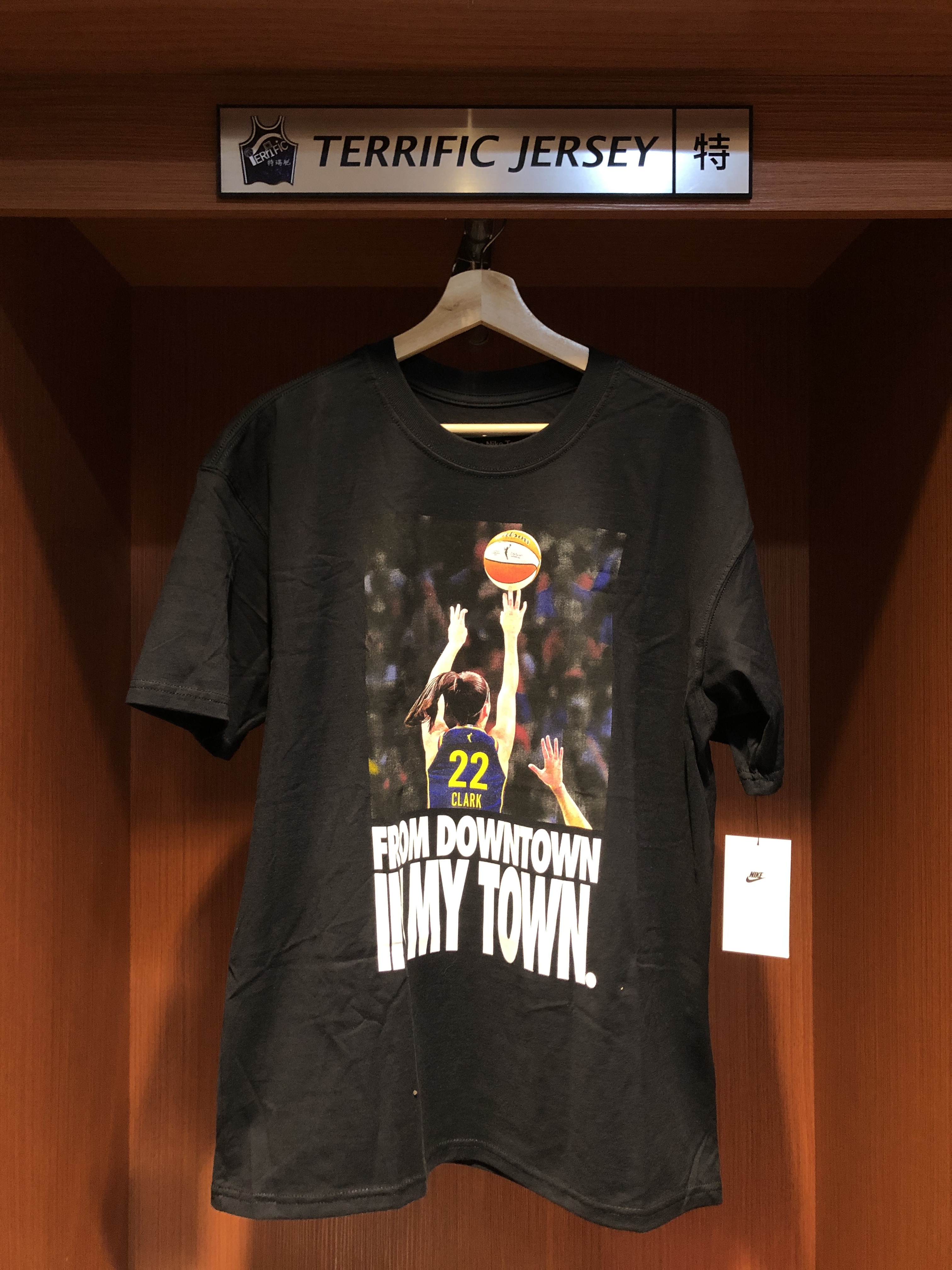 WNBA短袖 Caitlin Clark 印第安納狂熱 In My Town Nike Photo Tee 棉質 短袖 全新