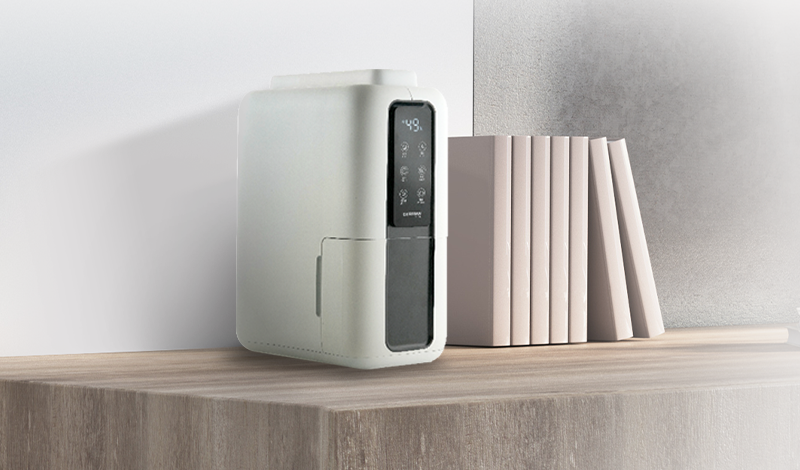 迷你抽濕機放置於蝸居床頭櫃角落實景圖