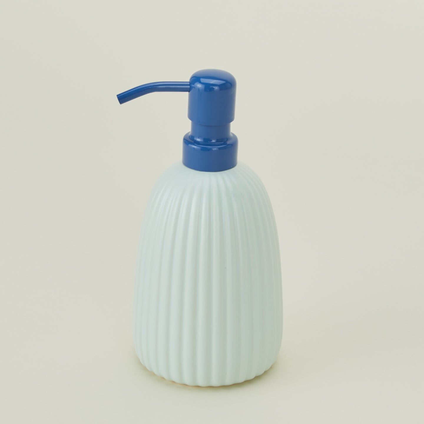 Helen Levi-衛浴組擠壓瓶，融合了現代設計與復古魅力，為您的家居營造溫馨舒適的氛圍