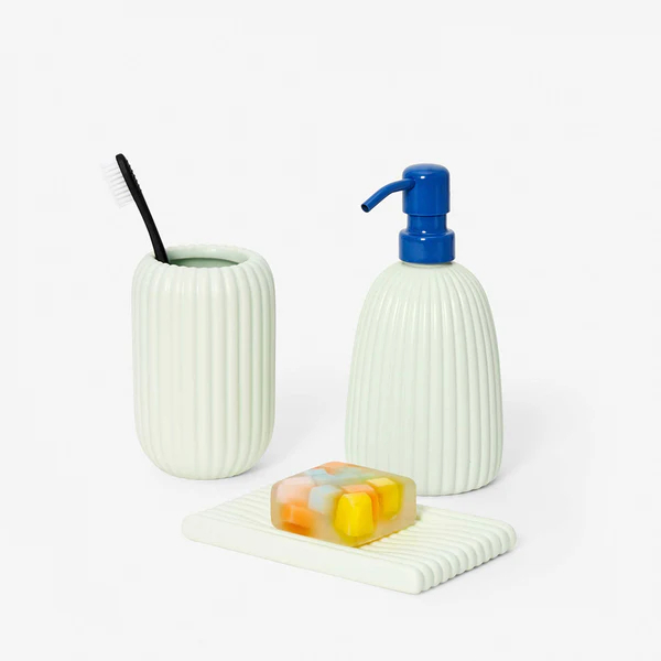 Helen Levi-衛浴組，設計靈感源自 Helen Levi 的 Corduroy 瓷磚系列。