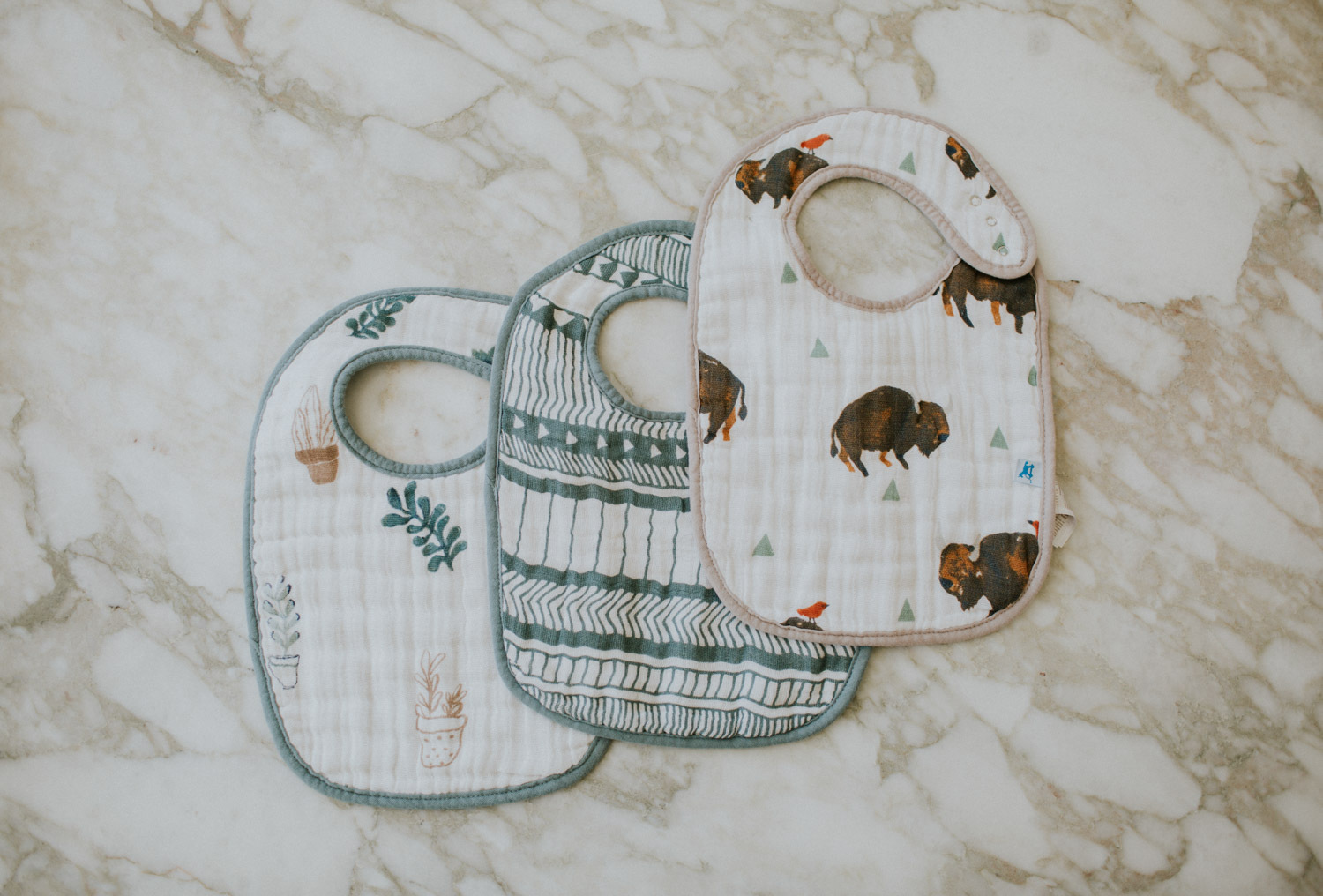 寶寶口水疹怎麼辦?圍兜材質挑選與預防方法完整指南