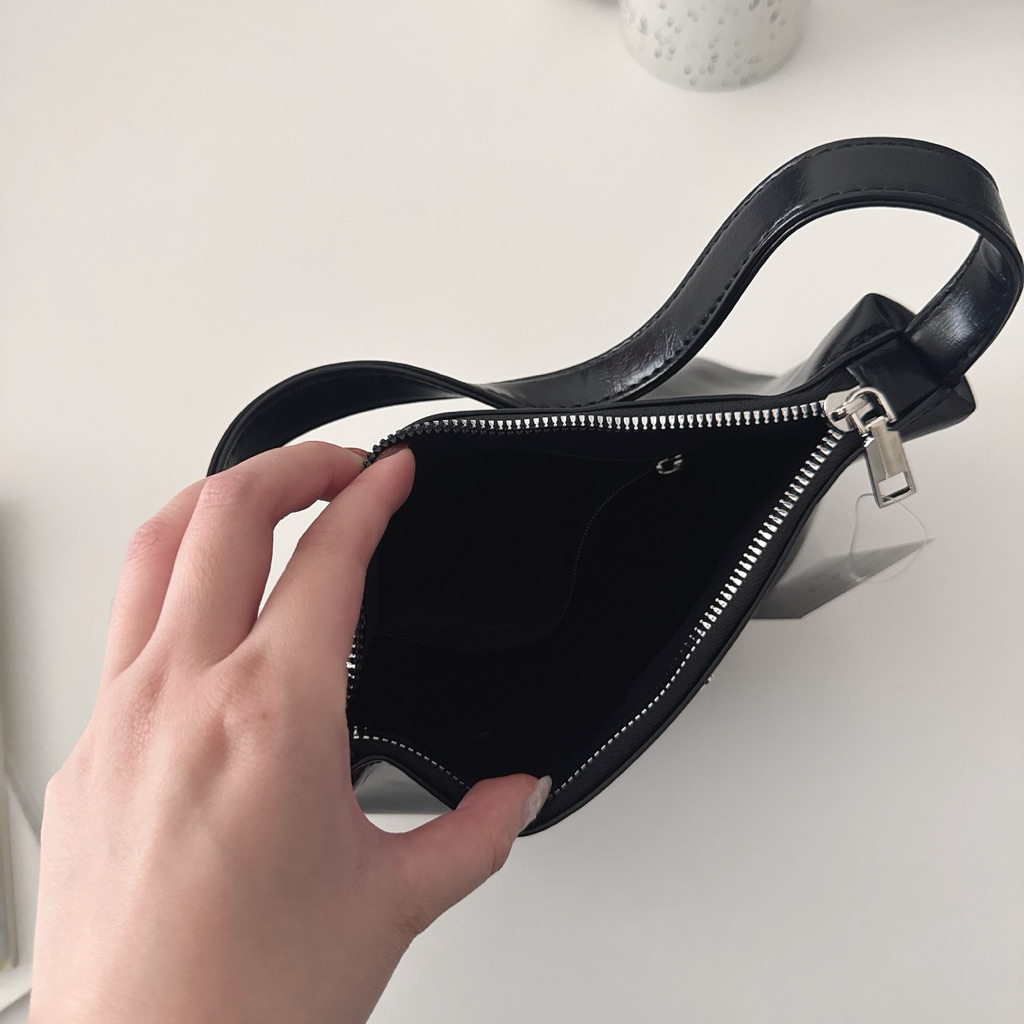 （現貨）MUCENT MORIN METAL LOGO 腋下包 P0000BAG