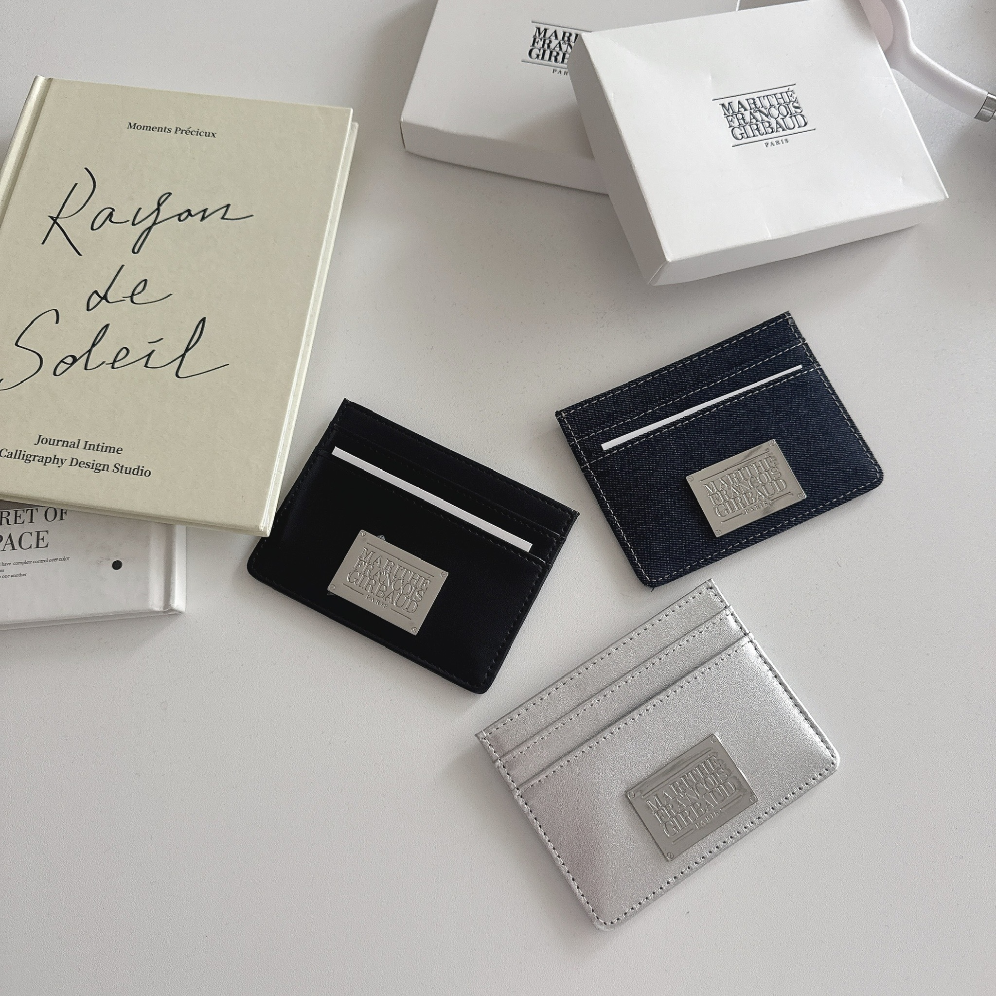 （現貨）MARITHE 經典logo 卡夾 MFG45FWL201