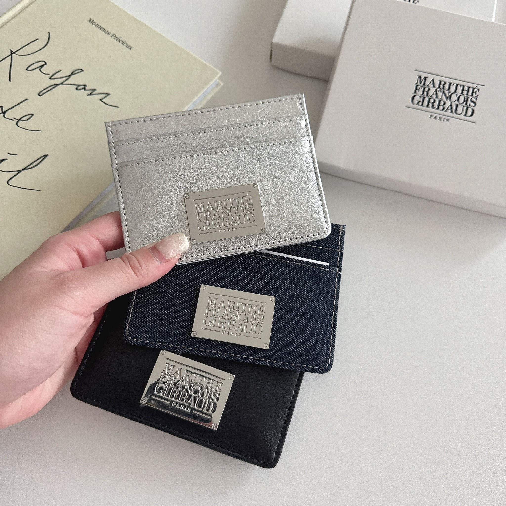 （現貨）MARITHE 經典logo 卡夾 MFG45FWL201