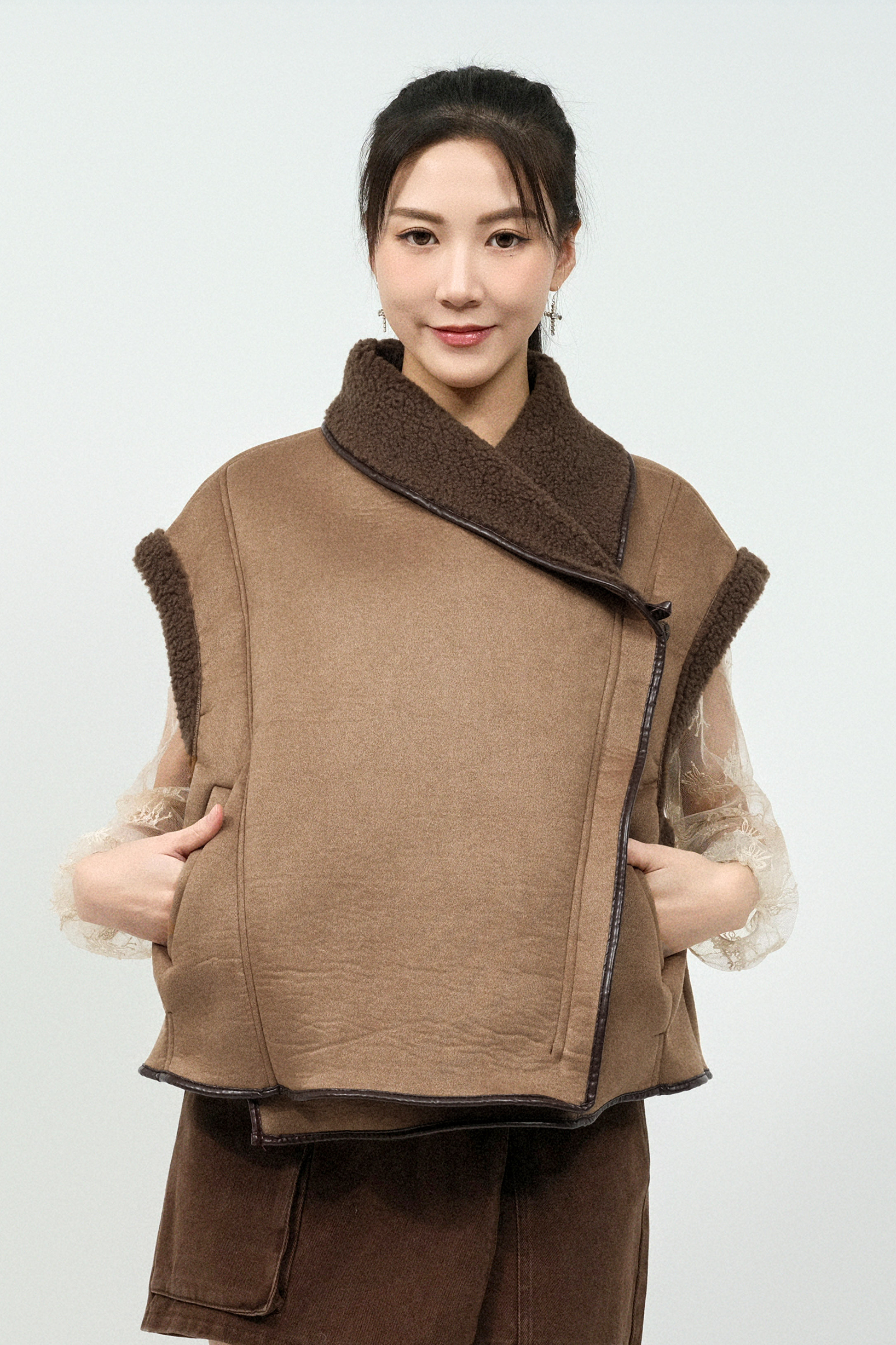 大孖襟仿猄毛裡背心外套 （預購產品）