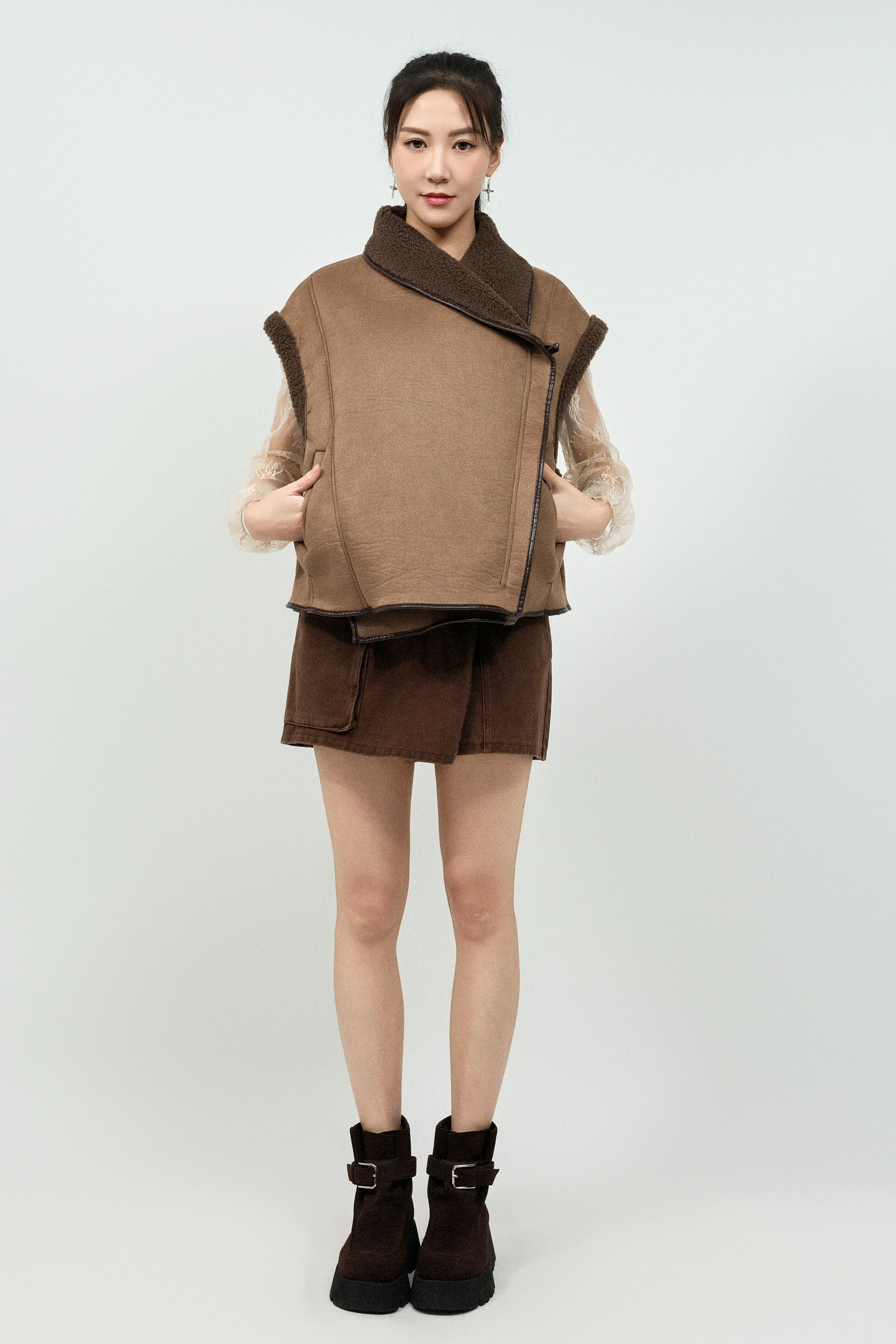 大孖襟仿猄毛裡背心外套 （預購產品）
