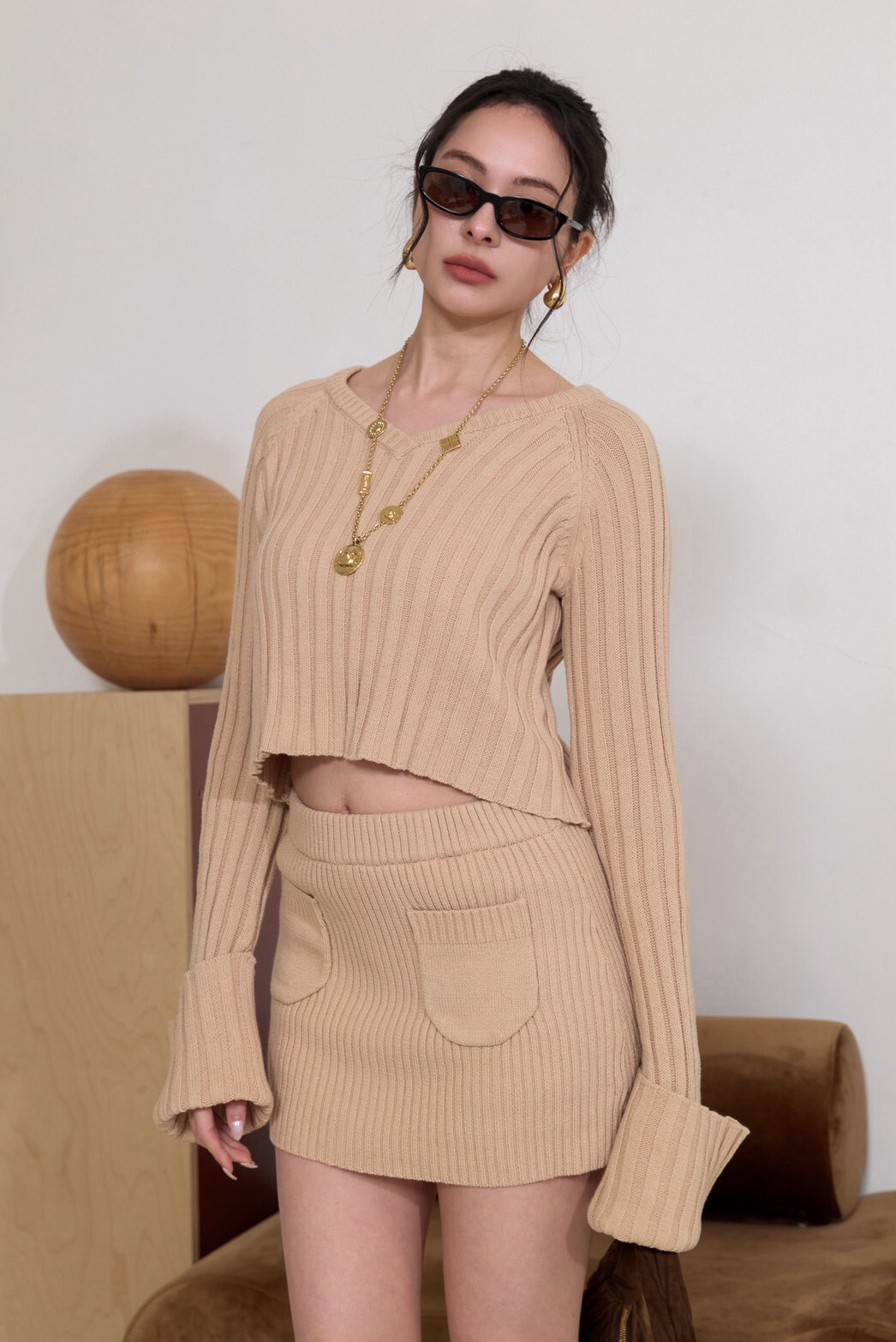 坑條反摺袖針織上衣_AMISSA（杏）