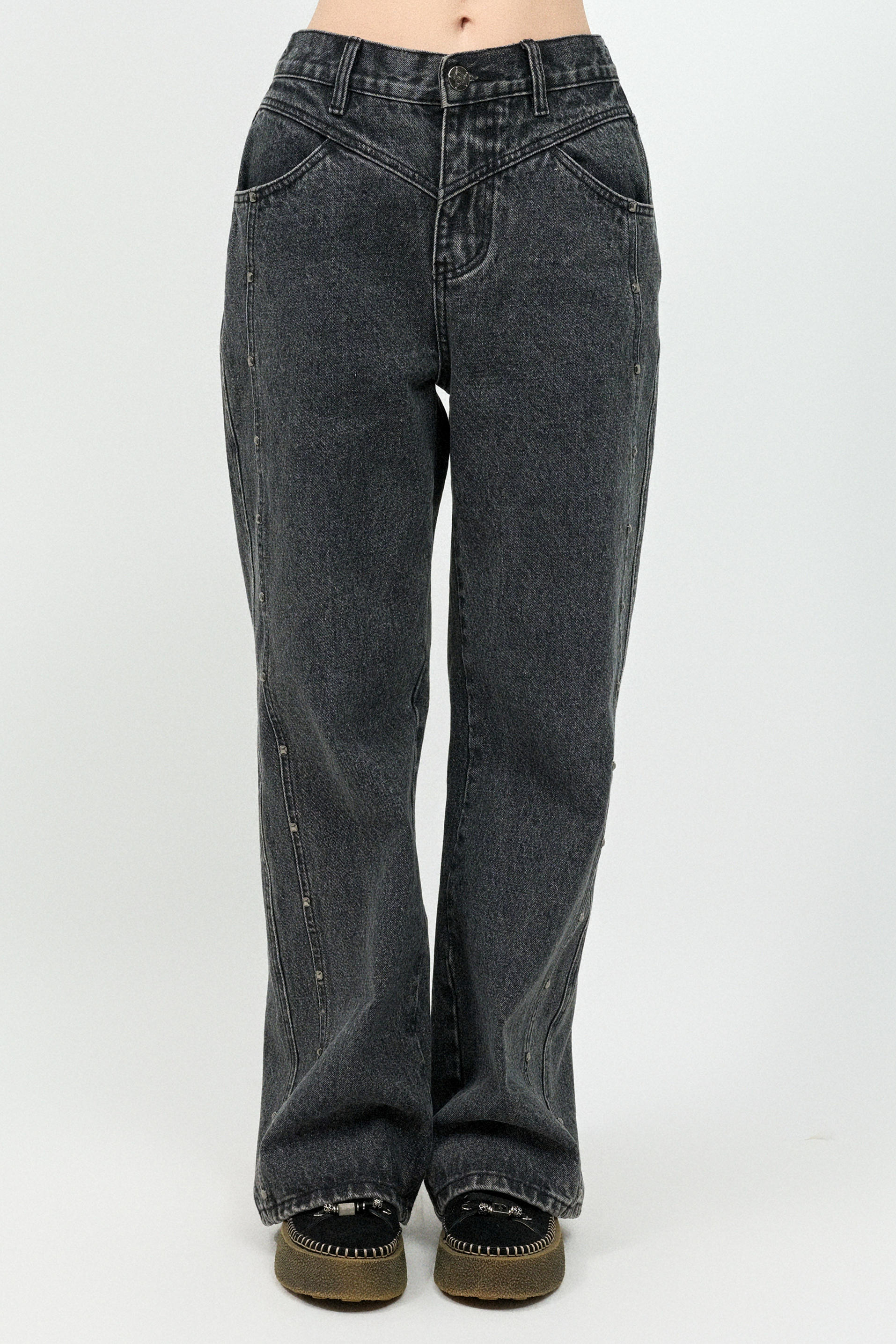 四方撞釘邊直筒牛仔褲  (現貨款式）