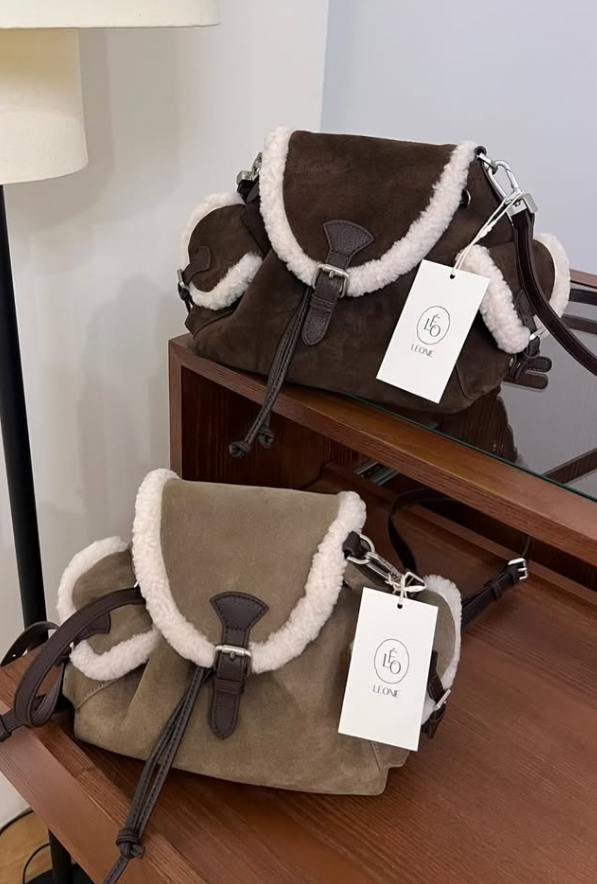 BYC01BA095LB 韓國淺色摩卡雪泡羊羔毛斜孭袋