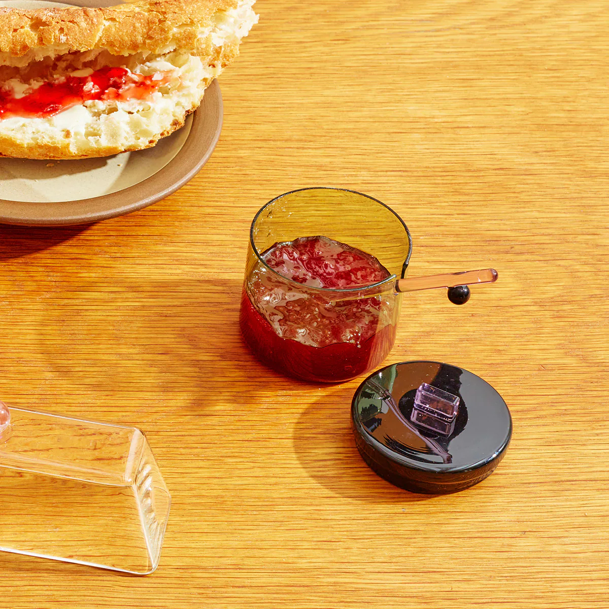 Sophie Lou Jacobson-糖罐，宛如寶石般閃耀，彷彿宮崎駿場景中的廚房擺飾。