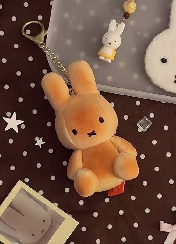 <缺貨隨時下架⚡️> 🇰🇷韓國首爾限定 聖水洞MIiffy Store 烤焦米菲兔吊飾💛