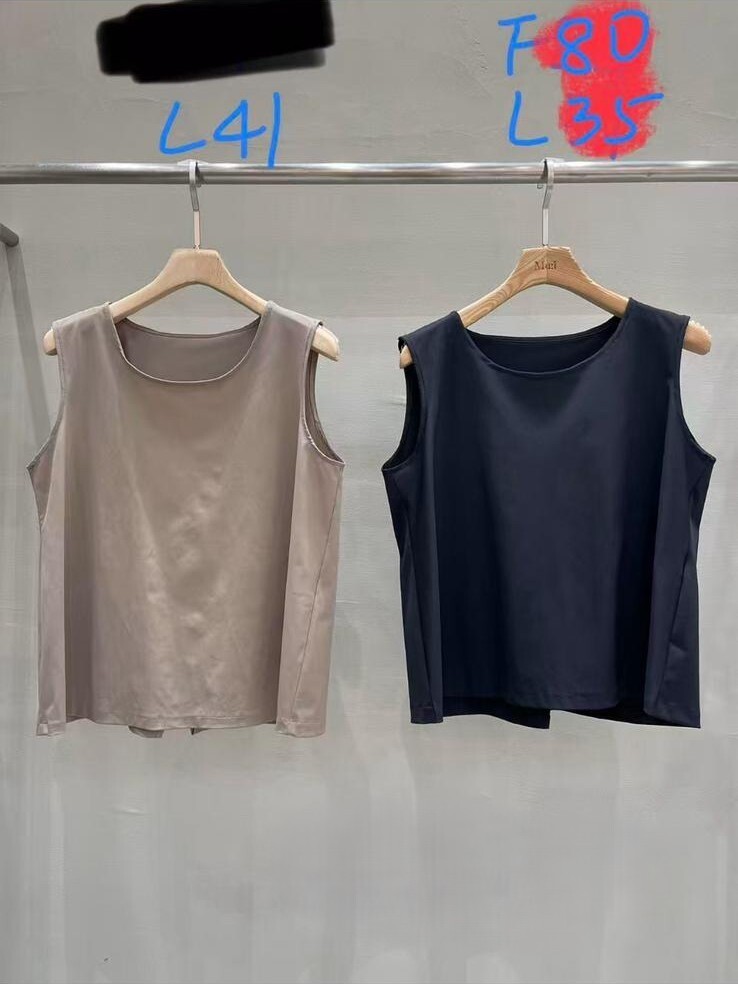 MU16 F:胸 44長21.5 L:胸46 長22 $379 (一口價)