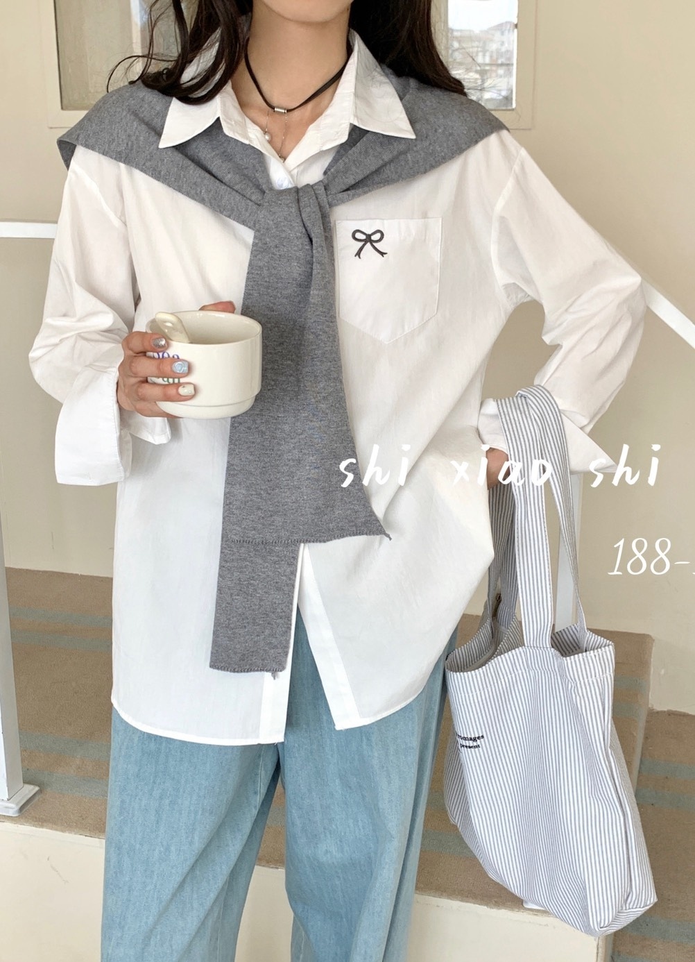 蝴蝶結口袋刺繡襯衫+針織披肩