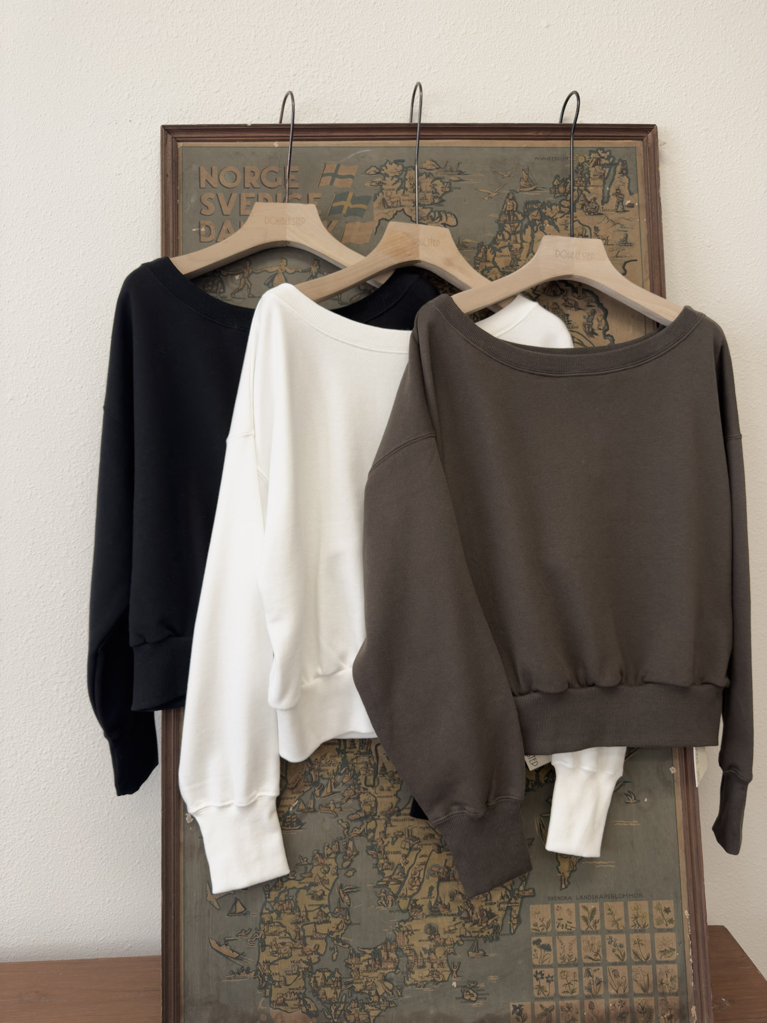 露肩～大領衛衣 - BL61953